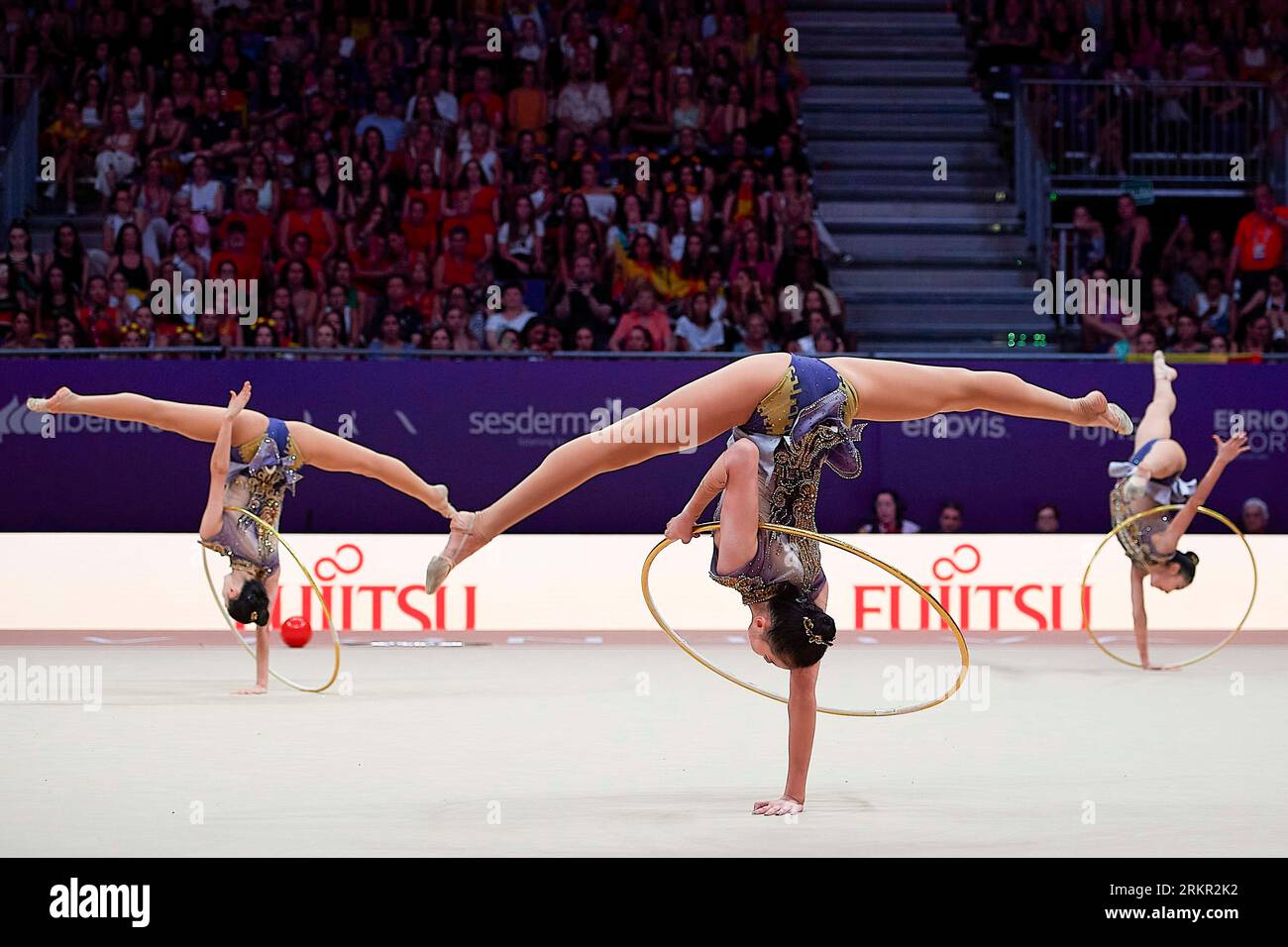 Valencia, Spagna. 25 agosto 2023. Il Team China partecipa alla finale a gironi ai 40° Campionati del mondo di ginnastica ritmica FIG a Valencia, Spagna, 25 agosto 2023. Crediti: Pablo Morano/Xinhua/Alamy Live News Foto Stock