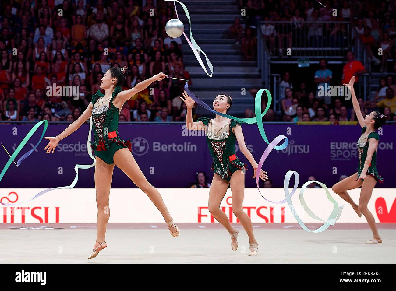 Valencia, Spagna. 25 agosto 2023. Il Team China partecipa alla finale a gironi ai 40° Campionati del mondo di ginnastica ritmica FIG a Valencia, Spagna, 25 agosto 2023. Crediti: Pablo Morano/Xinhua/Alamy Live News Foto Stock