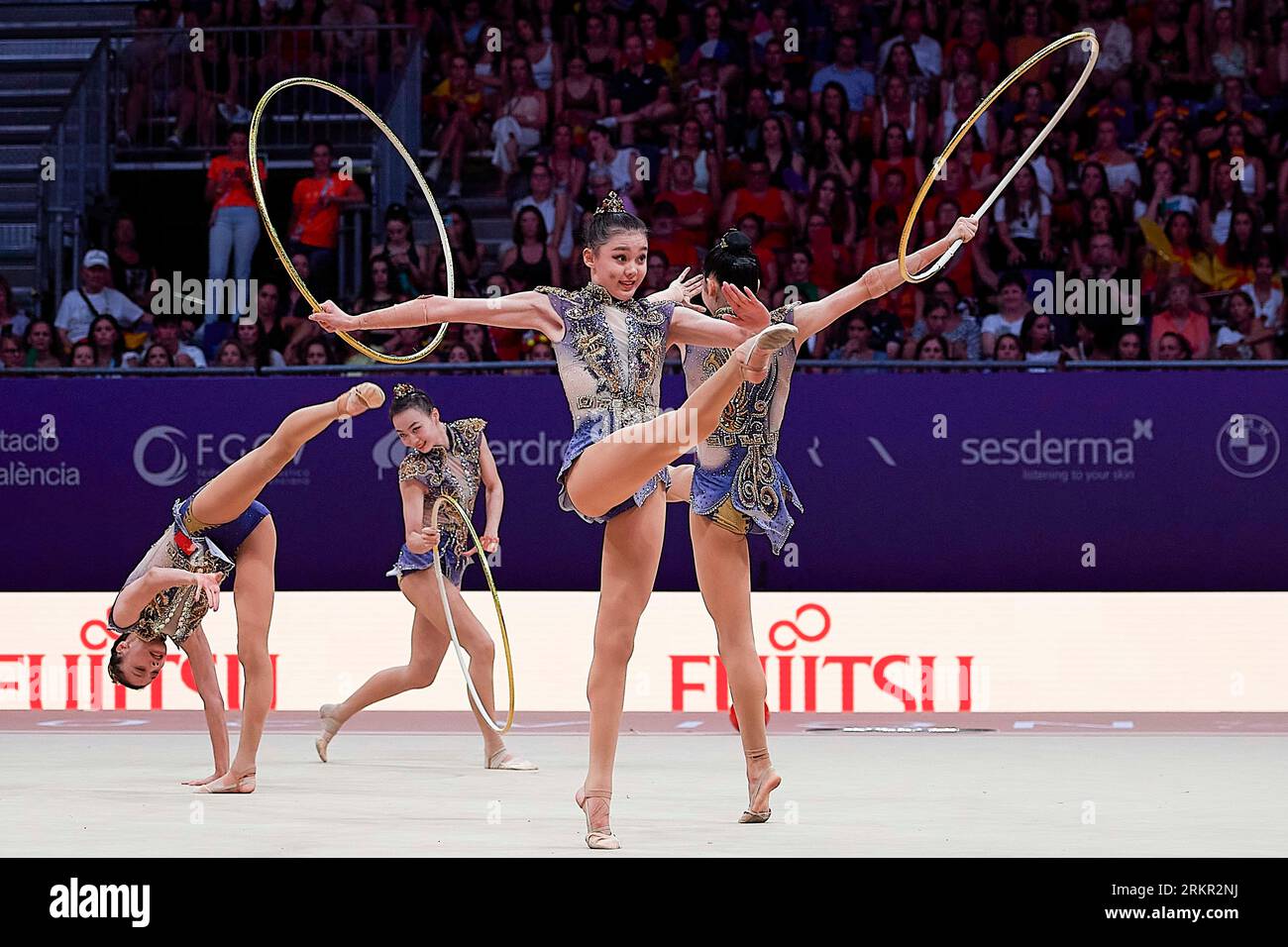 Valencia, Spagna. 25 agosto 2023. Il Team China partecipa alla finale a gironi ai 40° Campionati del mondo di ginnastica ritmica FIG a Valencia, Spagna, 25 agosto 2023. Crediti: Pablo Morano/Xinhua/Alamy Live News Foto Stock