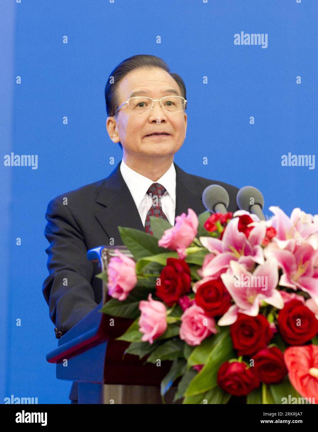 Bildnummer: 58255503 Datum: 18.07.2012 Copyright: imago/Xinhua (120718) -- PECHINO, 18 luglio 2012 (Xinhua) -- il Premier cinese Wen Jiabao affronta la cerimonia di apertura della quarta Conferenza degli imprenditori cinesi e africani a Pechino, capitale della Cina, 18 luglio 2012. (Xinhua/Huang Jingwen) CHINA-AFRICA-WEN JIABAO-ENTREPRENEURS CONFERENCE (CN) PUBLICATIONxNOTxINxCHN People Politik Porträt x0x xst 2012 Hoch 58255503 Data 18 07 2012 Copyright Imago XINHUA Pechino 18 luglio 2012 XINHUA il Premier cinese Wen Jiabao affronta la cerimonia di apertura della quarta Conferenza di cinese e AF Foto Stock
