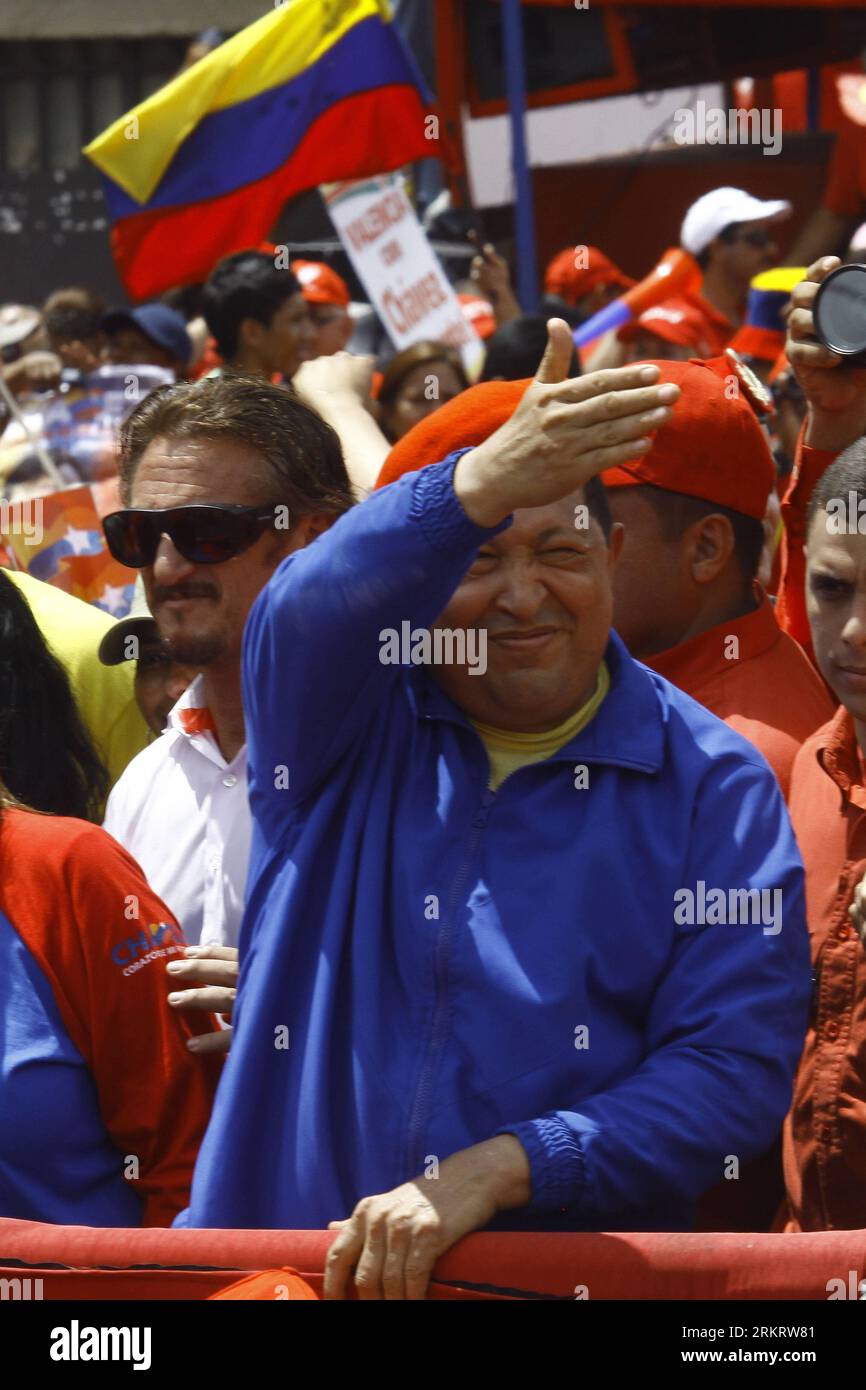 Bildnummer: 58311985 Datum: 05.08.2012 Copyright: imago/Xinhua (120806) -- VALENCIA, 6 agosto 2012 (Xinhua) -- il presidente venezuelano Hugo Chavez (F) reagisce durante una manifestazione elettorale a Valencia, Stato del Carabobo, Venezuela, il 5 agosto 2012. (Xinhua/Juan Carlos Hernandez) (jh) (sp) VENEZUELA-VALENCIA-POLITICS-CHAVEZ PUBLICATIONxNOTxINxCHN People Politik Wahlkampf premiumd x0x xsk 2012 hoch 58311985 Data 05 08 2012 Copyright Imago XINHUA Valencia Aug 6 2012 XINHUA presidente venezuelano Hugo Chavez F reagisce durante il Rally ELETTORALE a Valencia Carabobo Stato Venezuela IL 5 agosto 2012 XINHUA Juan Foto Stock