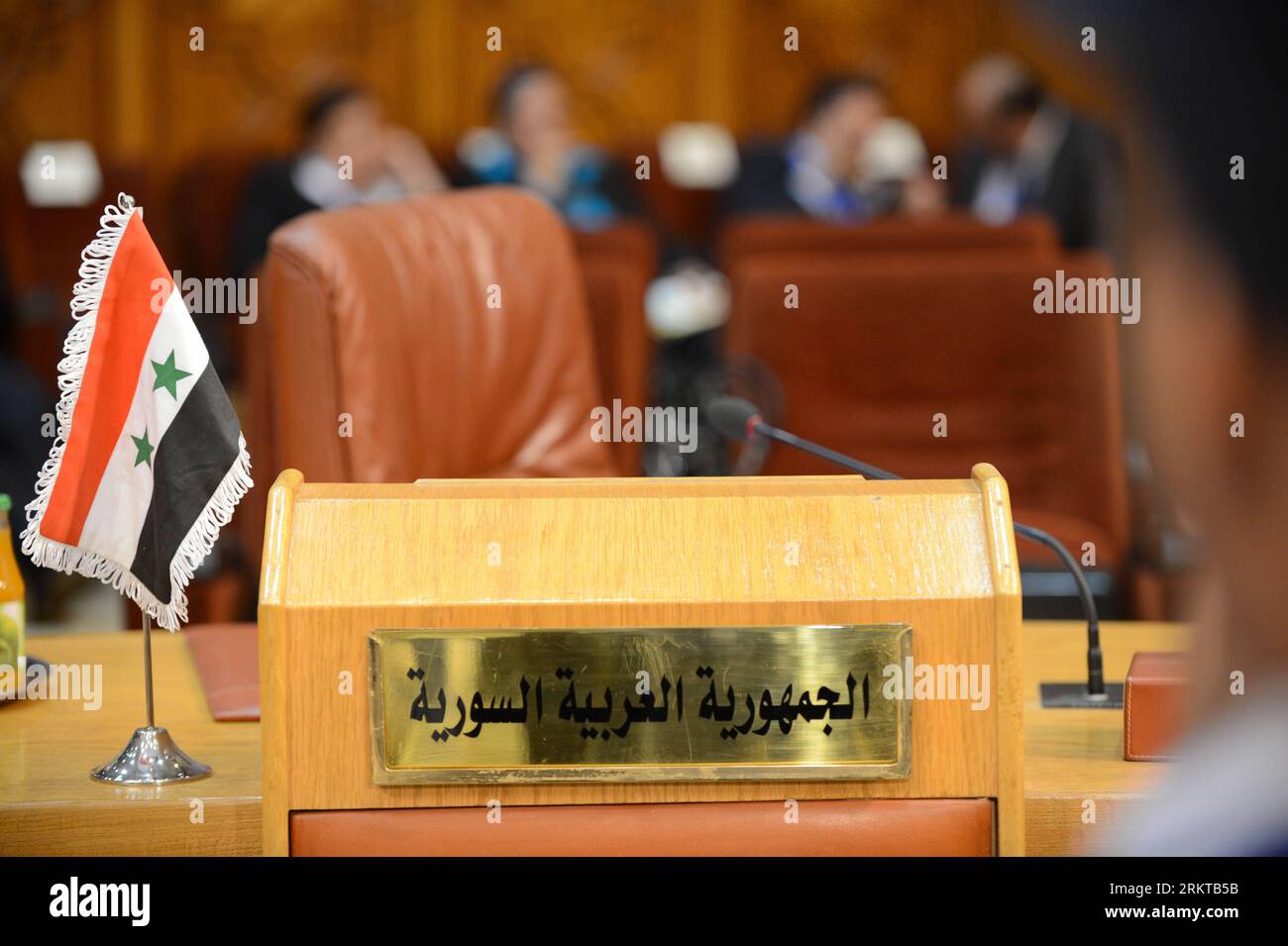 Bildnummer: 58432641 Datum: 05.09.2012 Copyright: imago/Xinhua (120905) -- CAIRO, 5 settembre 2012 (Xinhua) -- foto scattata il 5 settembre 2012 mostra la sessione di apertura della Lega Araba S (AL) 138 ° incontro regolare dei ministri degli Esteri al Cairo, Egitto, 5 settembre 2012. (Xinhua/li Muzi) (zy) EGITTO-CAIRO-LEGA ARABA-RIUNIONE DEI MINISTRI DEGLI ESTERI PUBLICATIONxNOTxINxCHN Politik Arabische Liga x0x xdd Leere Syrien leerer Platz 2012 quer premiumd 58432641 Data 05 09 2012 Copyright Imago XINHUA Cairo 5 settembre 2012 XINHUA foto scattata IL 5 settembre 2012 mostra la sessione di apertura della Lega Araba S al Regular M Foto Stock