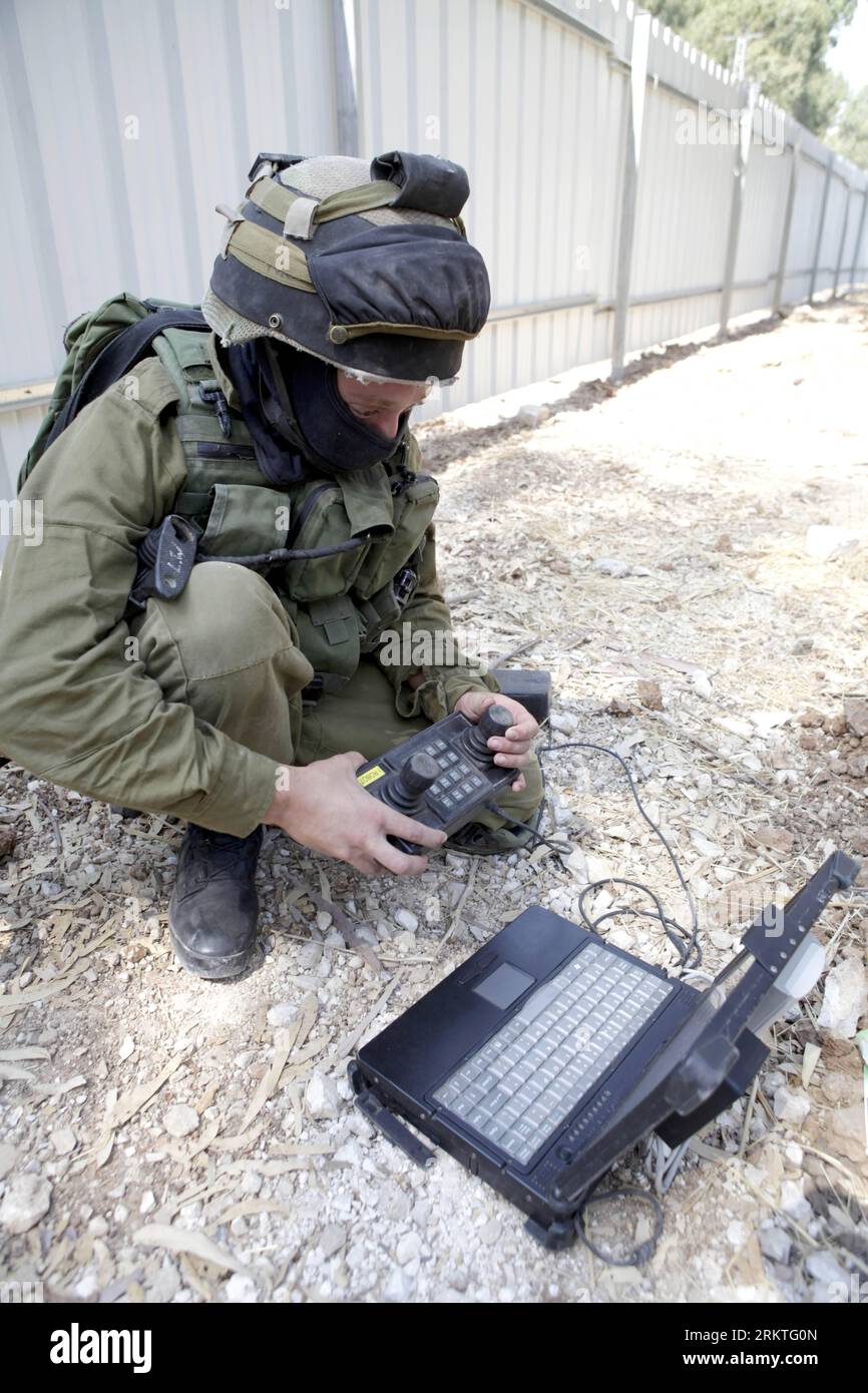 Bildnummer: 58470973 Datum: 13.09.2012 Copyright: imago/Xinhua ISRAEL, 13 settembre 2012 - un soldato israeliano dell'unità d'élite Yahalom dell'IDF Engineering Corps si allena in Israele centrale il 13 settembre 2012. Il nome Yahalom (Diamond in ebraico) è un'abbreviazione di Special Operations Engineering Unit . I soldati sono specializzati nella ricerca e distruzione di tunnel di contrabbando, combattimento sotterraneo e smaltimento di ordigni esplosivi.(Xinhua/Ariel Jerozolimski)(ctt) MIDEAST-ISRAEL-IDF-TRAINING PUBLICATIONxNOTxINxCHN Politik Militär Armee Übung Spezialeinheit Soldat x0x xdd 2012 hoch premiumd 58470973 Data Foto Stock