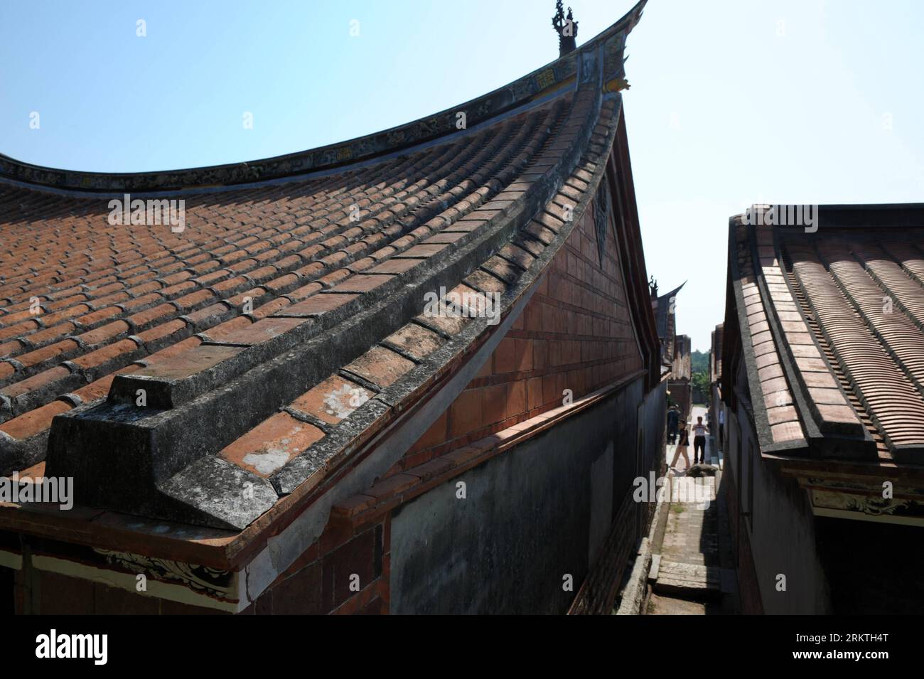 Bildnummer: 58481958 Datum: 17.09.2012 Copyright: imago/Xinhua (120917) - KINMEN, 17 settembre 2012 (Xinhua) - foto scattata il 17 settembre 2012 mostra le antiche case del villaggio di Shanhou a Kinmen, nel sud-est della Cina a Taiwan. Più di 500 antiche case, che risalgono a centinaia di anni fa, oggi potevano ancora essere viste a Kinmen, con stili di costruzione simili a quelli della provincia del Fujian meridionale attraverso lo stretto di Taiwan. Un totale di 61 case antiche sono state riadattate in pensioni, attirando molti turisti ogni anno.(Xinhua/Yin Bogu) (ry) CHINA-KINMEN-ANCIENT HOUSES (CN) PUBLICATIONxNOTxINxCHN Ges Foto Stock