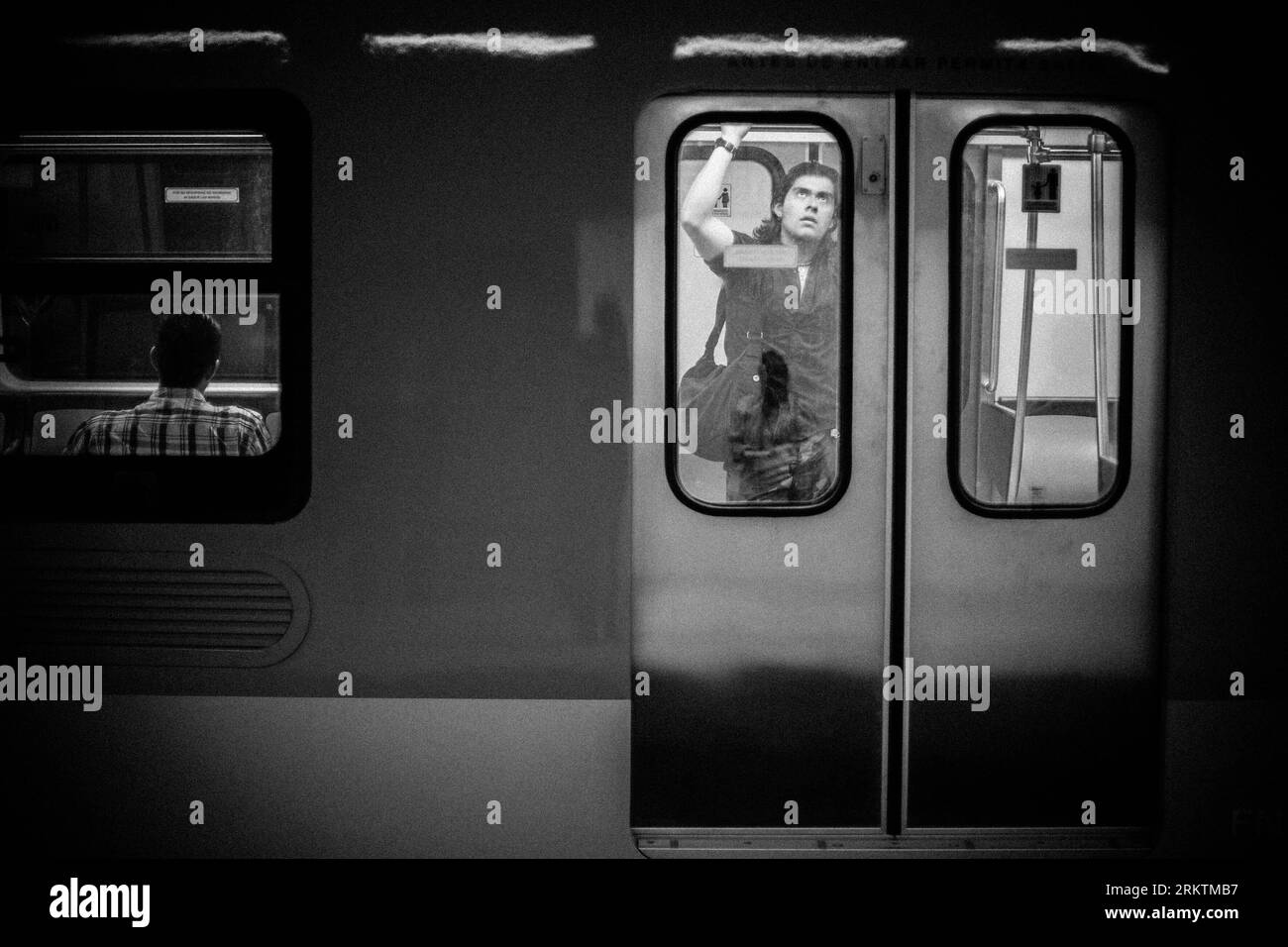 Bildnummer: 58512236 Datum: 24.09.2012 Copyright: imago/Xinhua (120925) -- CITTÀ DEL MESSICO, 25 settembre 2012 (Xinhua) -- i cittadini partecipano ai tour di familiarizzazione della nuova linea della metropolitana numero 12 del Metro Colective Transport System, a città del Messico, capitale del Messico, il 24 settembre 2012. Il prossimo ottobre 30 sarà l'apertura delle 20 stazioni della metropolitana della linea 12 che si snodano dal lato est a ovest della città. In questo giorno di prova la nuova linea della metropolitana ha trasportato oltre 15.000 utenti. (Xinhua/Pedro Mera) (PM) (rh) (py) £¨¹ú¼Ê££©¨Î÷ÎÄ¨Ïß£©MESSICO-CITTÀ DEL MESSICO-INDUST Foto Stock