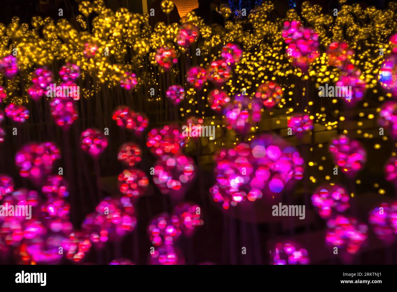 astratta sfocatura bokeh sulla natura sfocatura natura arte sfondo Foto Stock