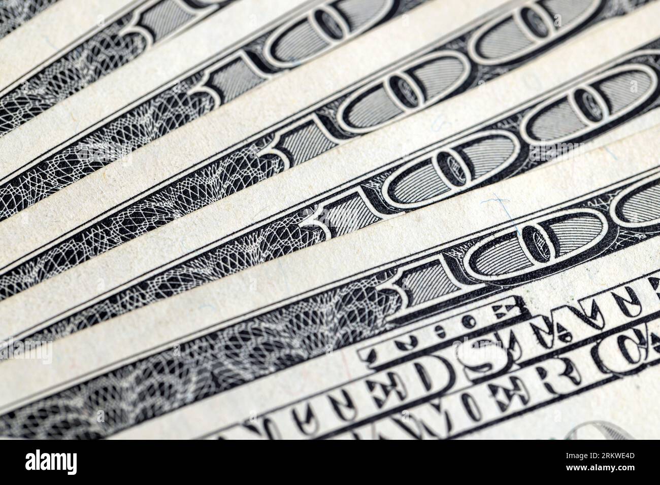 Diversi americani cento dollari fatture primo piano, dettagli di carta dollari americani in contanti Foto Stock