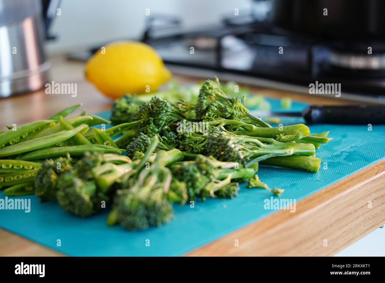 Verdure fresche e sane, broccoli preparati per un pasto, cibo pulito e concetto di dieta Foto Stock