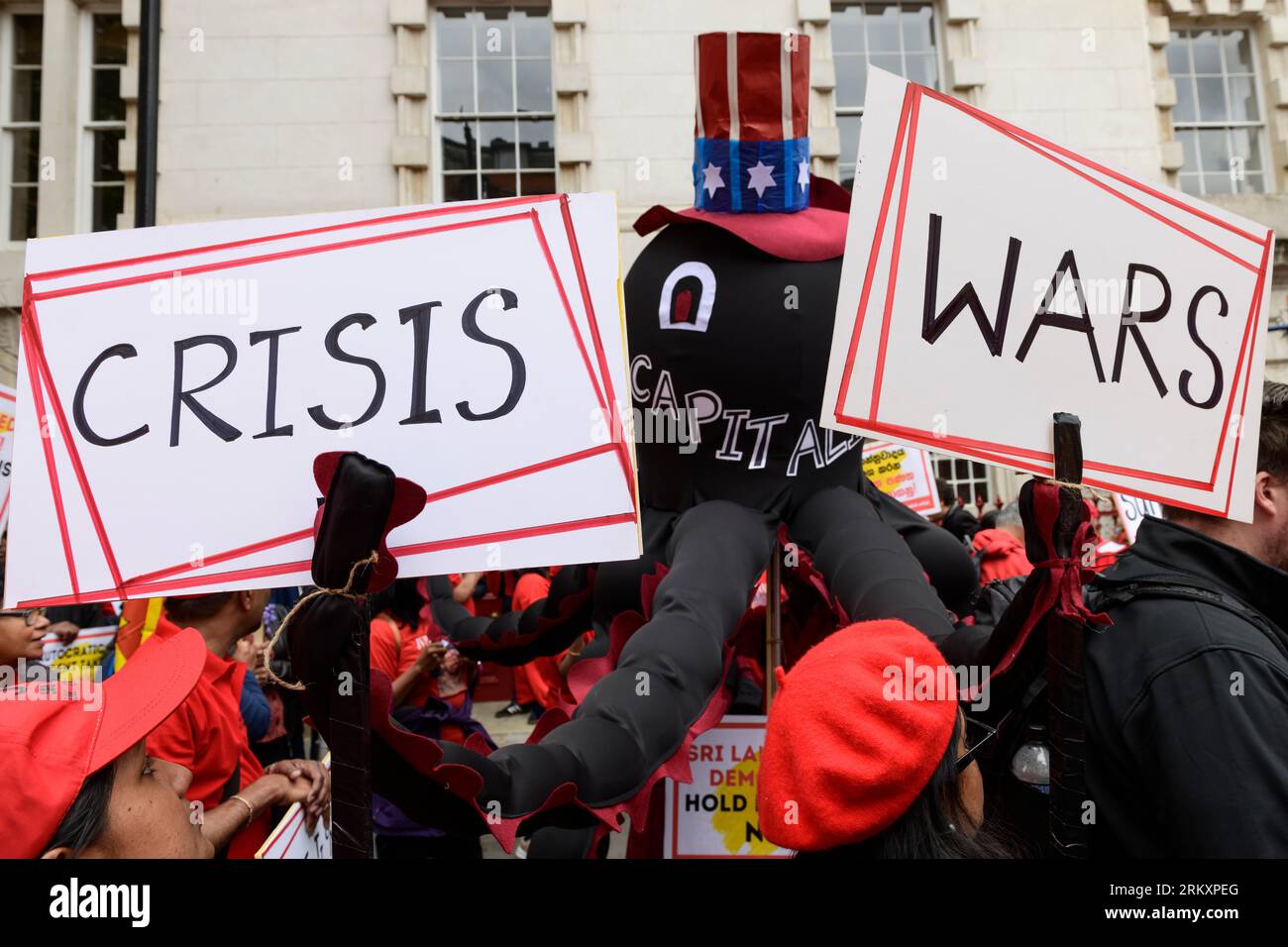 I manifestanti si riuniscono a Clerkenwell Green per la marcia e il raduno della giornata internazionale dei lavoratori di Londra. Maggio, noto anche come giornata internazionale dei lavoratori o. Foto Stock