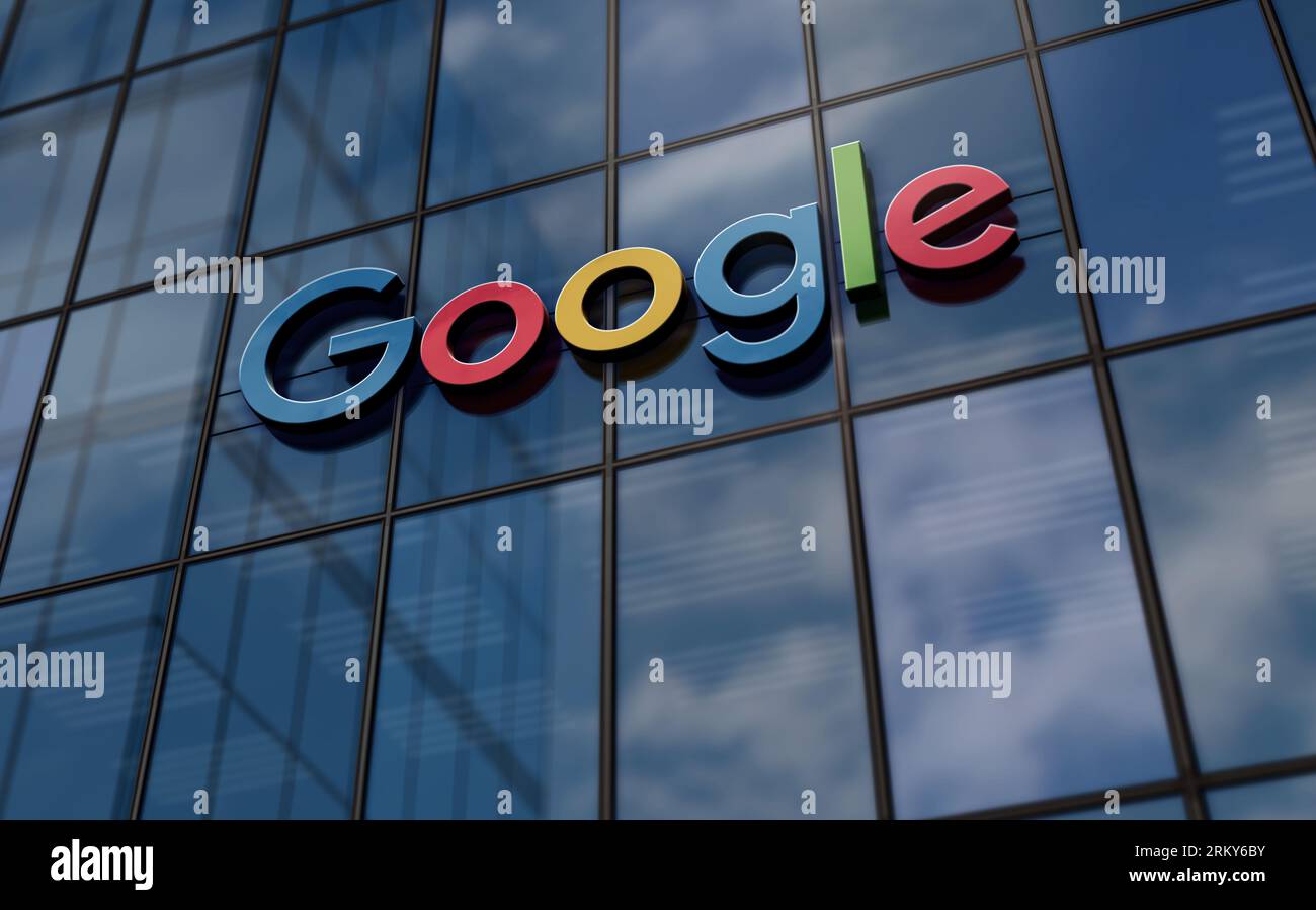 Mountain View, California, 20 agosto 2023: Concetto di costruzione del vetro della sede centrale di Google Alphabet. Logo del simbolo della società conglomerate Holding sulla parte anteriore Foto Stock