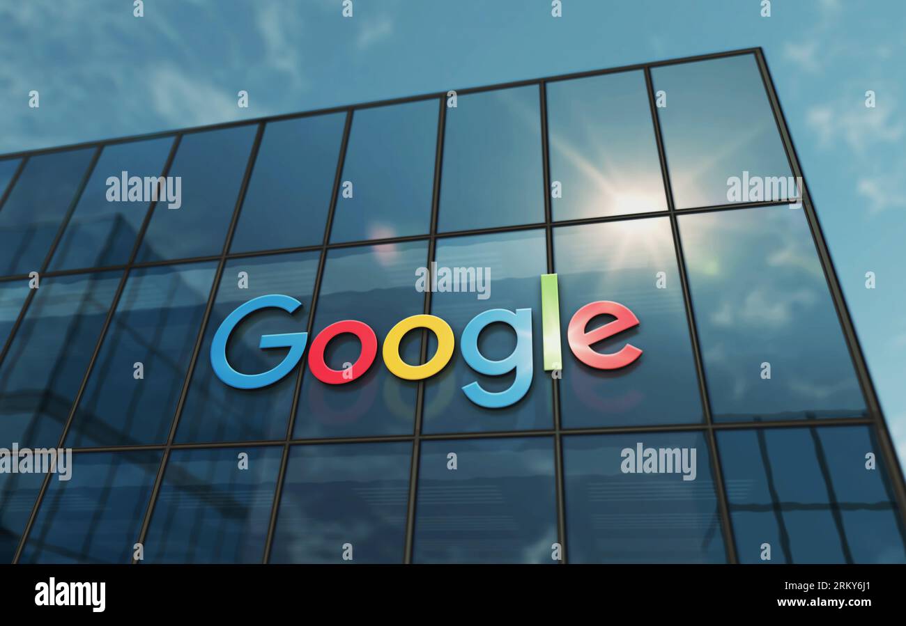 Mountain View, California, 20 agosto 2023: Concetto di costruzione del vetro della sede centrale di Google Alphabet. Logo del simbolo della società conglomerate Holding sulla parte anteriore Foto Stock