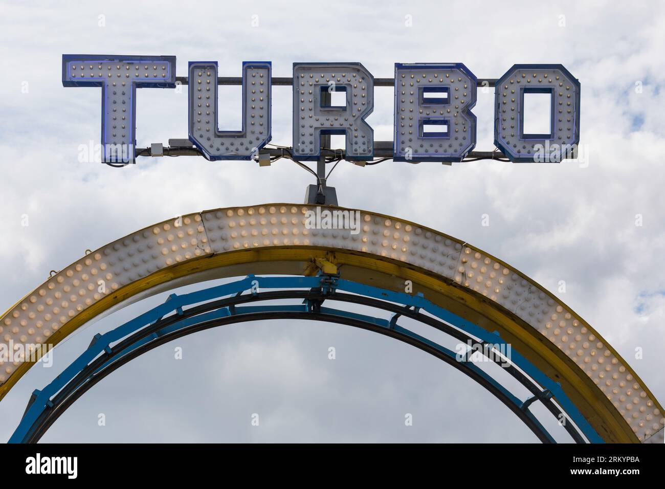 Turbo Roller Coaster, molo di Brighton Foto Stock