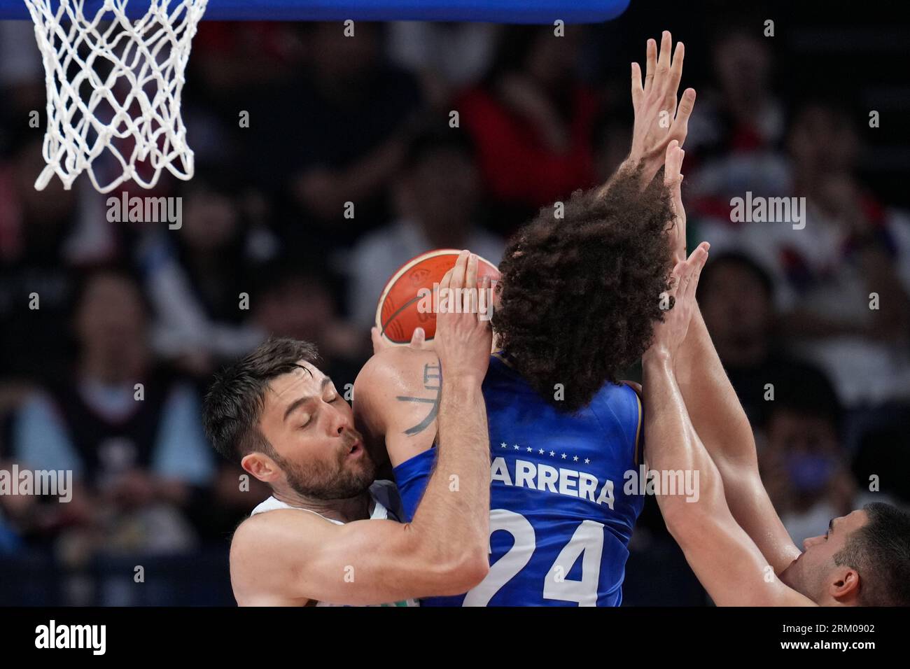 Okinawa, Japan. 26th Aug, 2023. Michael Carrera (C) of Venezuela competes during the group F first round match between Slovenia and Venezuela at the FIBA World Cup 2023 in Okinawa, Japan, Aug. 26, 2023. Credit: Zhang Xiaoyu/Xinhua/Alamy Live News Foto Stock