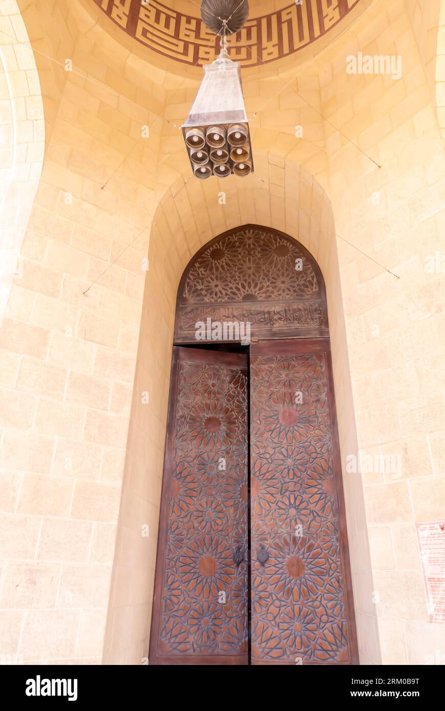 Porte della grande Moschea di al Fateh, porta della grande Moschea di al Fateh in Bahrain. Moschea a porte aperte del Bahrain Foto Stock