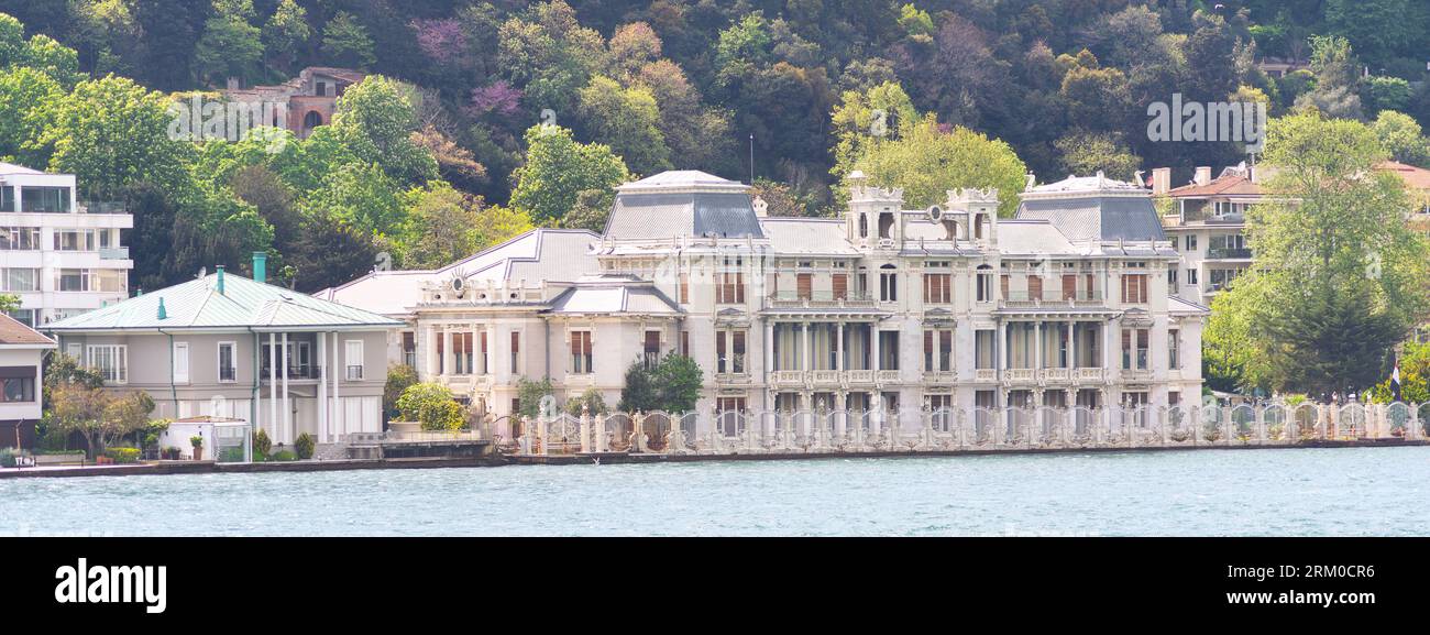 Consolato egiziano in stile Art Nouveau a Istanbul, Turchia, costruito nel 1902 per Emine Hanim, madre dell'ultimo khedive d'Egitto, Abbas Hilmi II, situato nel quartiere di Levent vicino al Bosforo Foto Stock