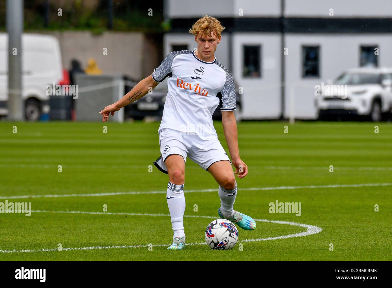 Swansea, Galles. 26 agosto 2023. Sebastian Dabrowski di Swansea City durante la partita Under 18 Professional Development League tra Swansea City e Sheffield Wednesday alla Swansea City Academy di Swansea, Galles, Regno Unito, il 26 agosto 2023. Crediti: Duncan Thomas/Majestic Media/Alamy Live News. Foto Stock