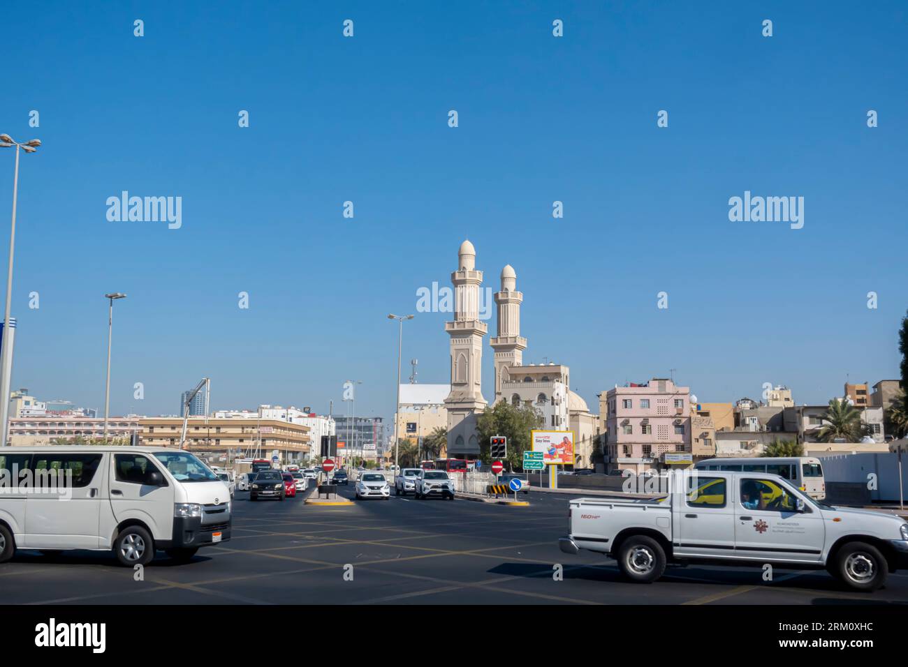 Traffico nel Bahrein centrale, rotatoria Government ave, Foto Stock