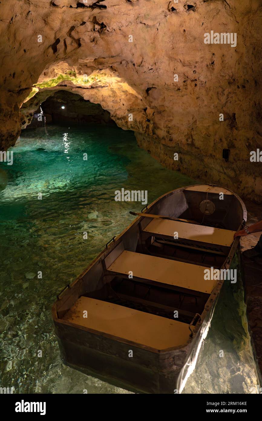 Grotta del lago Tapolca in Ungheria accanto al lago Balaton bella avventura in barca nella grotta Foto Stock