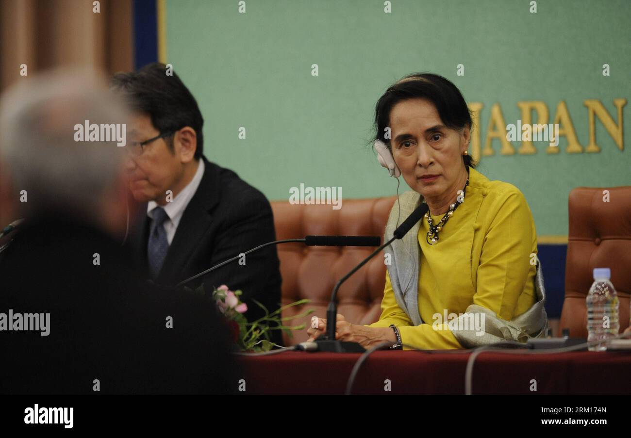 Bildnummer: 59529589  Datum: 17.04.2013  Copyright: imago/Xinhua (130417) -- TOKYO, April 17, 2013 (Xinhua) -- Myanmar opposition leader Aung San Suu Kyi (R) attends a news conference in Tokyo, Japan, April 17, 2013. (Xinhua/Kenichiro Seki) (bxq) JAPAN-TOKYO-AUNG SAN SUU KYI PUBLICATIONxNOTxINxCHN People Politik premiumd x0x xkg 2013 quer      59529589 Date 17 04 2013 Copyright Imago XINHUA  Tokyo April 17 2013 XINHUA Myanmar Opposition Leader Aung San Suu Kyi r Attends a News Conference in Tokyo Japan April 17 2013 XINHUA Kenichiro Seki  Japan Tokyo Aung San Suu Kyi PUBLICATIONxNOTxINxCHN Cel Foto Stock