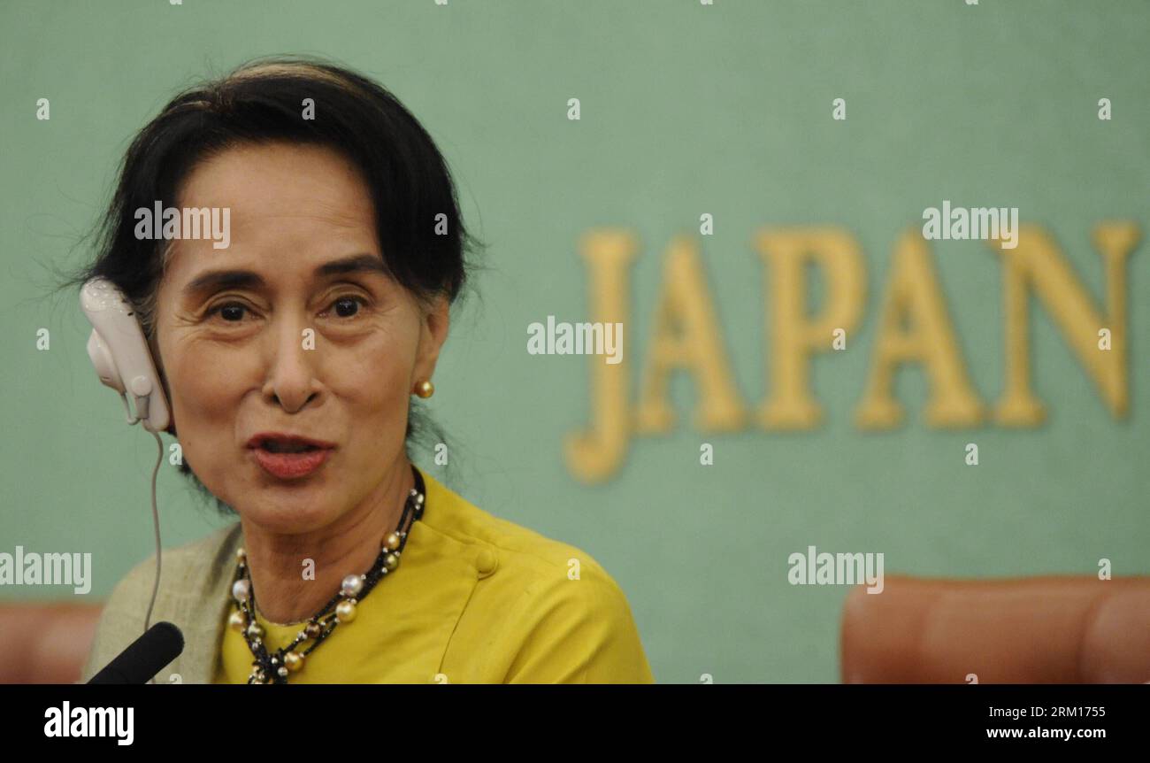 Bildnummer: 59529590  Datum: 17.04.2013  Copyright: imago/Xinhua (130417) -- TOKYO, April 17, 2013 (Xinhua) -- Myanmar opposition leader Aung San Suu Kyi attends a news conference in Tokyo, Japan, April 17, 2013. (Xinhua/Kenichiro Seki) (bxq) JAPAN-TOKYO-AUNG SAN SUU KYI PUBLICATIONxNOTxINxCHN People Politik premiumd x0x xkg 2013 quer      59529590 Date 17 04 2013 Copyright Imago XINHUA  Tokyo April 17 2013 XINHUA Myanmar Opposition Leader Aung San Suu Kyi Attends a News Conference in Tokyo Japan April 17 2013 XINHUA Kenichiro Seki  Japan Tokyo Aung San Suu Kyi PUBLICATIONxNOTxINxCHN Celebriti Foto Stock