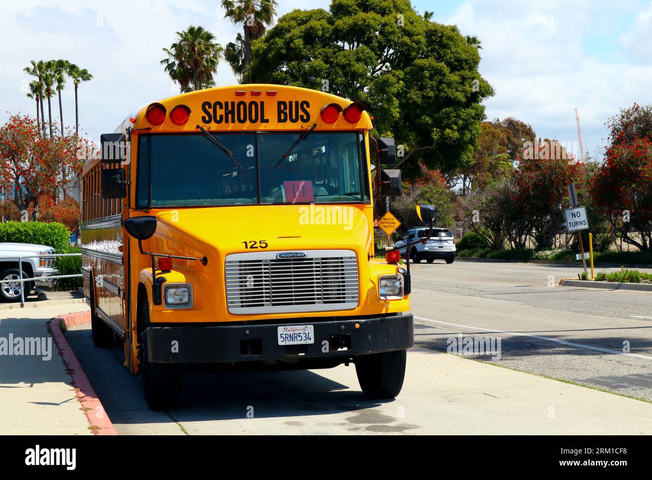 Los Angeles, California: Scuolabus parcheggiato per strada Foto Stock