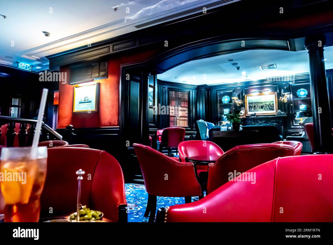 Interni del bar Burlington Club, al Seef District, Manama, Bahrain Foto Stock
