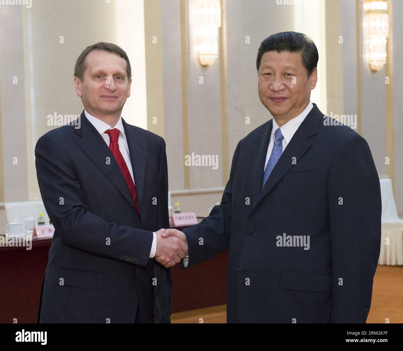 Bildnummer: 59708071 Datum: 27.05.2013 Copyright: imago/Xinhua (130527) -- PECHINO, 27 maggio 2013 (Xinhua) -- il presidente cinese Xi Jinping (R) incontra il presidente della Duma di Stato russa Sergei Naryshkin nella sala grande del di Pechino, capitale della Cina, 27 maggio 2013. (Xinhua/li Xueren) (wqq) RIUNIONE CINA-RUSSIA (CN) PUBLICATIONxNOTxINxCHN People Politik x0x xkg 2013 quadrat premiumd 59708071 Data 27 05 2013 Copyright Imago XINHUA Pechino maggio 27 2013 XINHUA il presidente cinese Xi Jinping r incontra il presidente DELLA DUMA di Stato russa Sergei Naryshkin NELLA grande sala dell'in BE Foto Stock