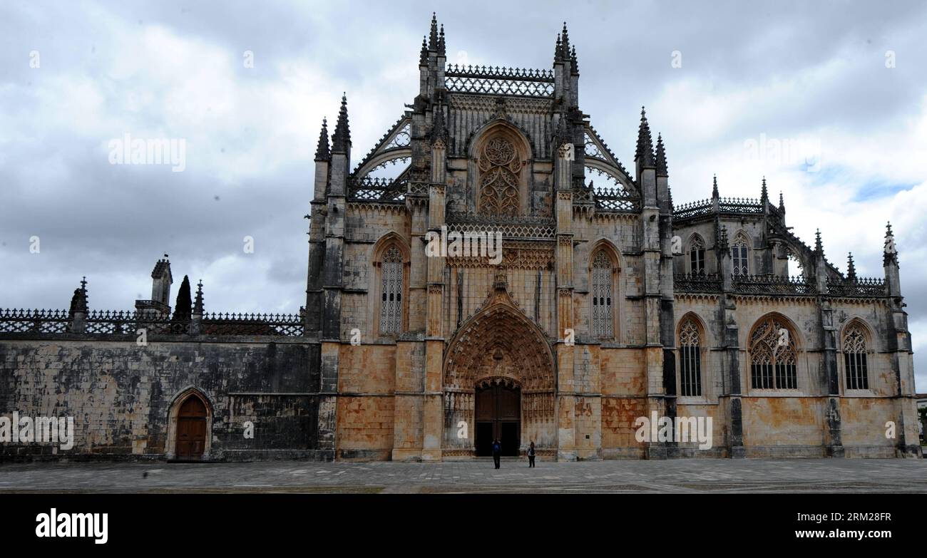 Bildnummer: 59736180 Datum: 29.05.2013 Copyright: imago/Xinhua foto scattata il 29 maggio 2013 mostra il monastero di Batalha a Batalha, Portogallo centrale. Il Monastero di Batalha è uno dei migliori e originali esempi di architettura tardo gotica in Portogallo, mescolato allo stile manuelino. Fu costruito per commemorare la vittoria dei portoghesi sui castigliani nella battaglia di Aljubarrota nel 1385. Il Monastero di Alcobaca è stato dichiarato patrimonio mondiale dell'UNESCO nel 1983. (Xinhua/Zhang Liyun) (yc) PORTOGALLO-MONASTERO DI BATALHA PUBLICATIONxNOTxINxCHN Gesellschaft Kultur Foto Stock