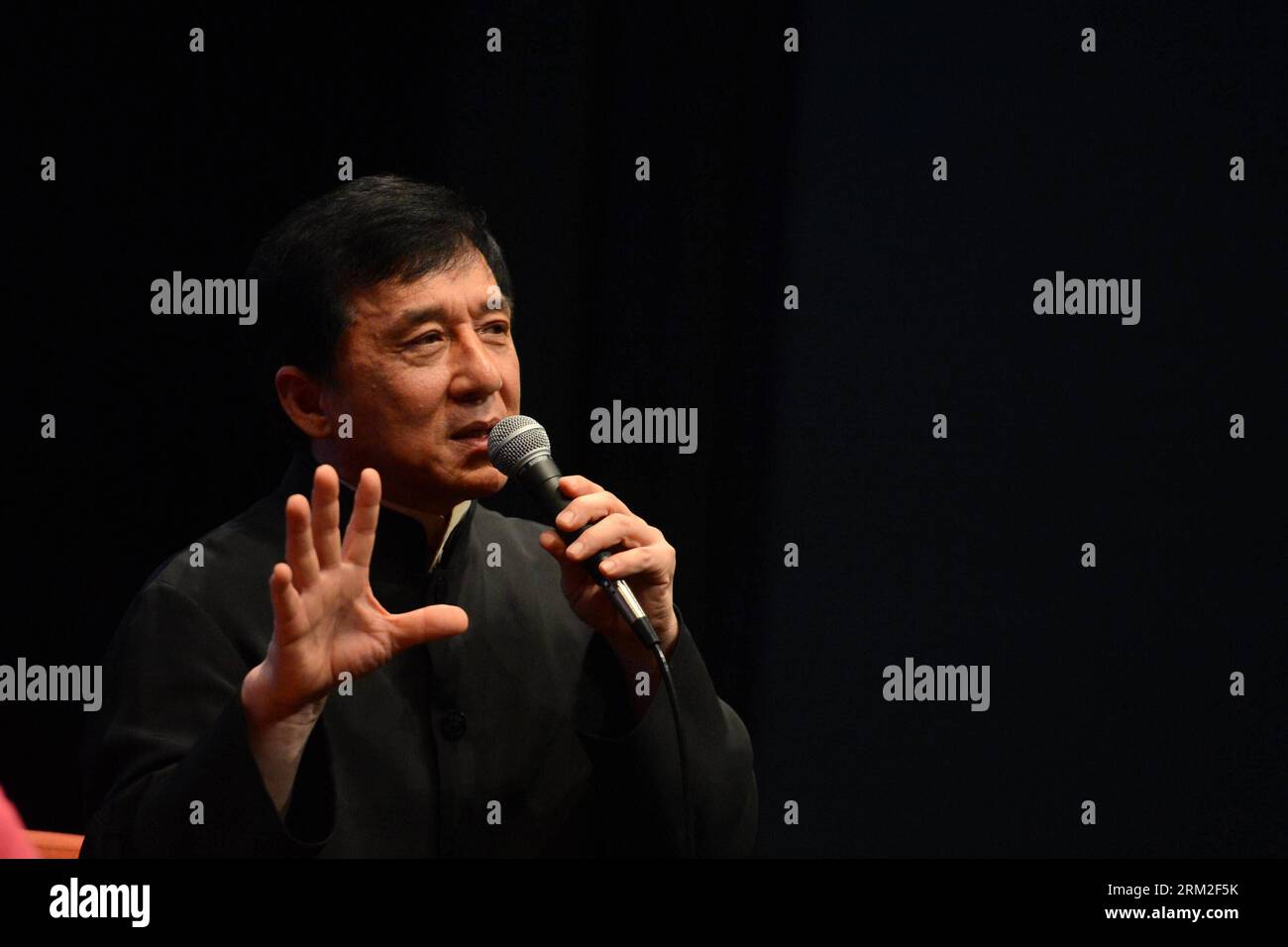 Bildnummer: 59806270 Datum: 10.06.2013 Copyright: imago/Xinhua (130611) -- NEW YORK, 10 giugno 2013 (Xinhua) -- Jackie Chan partecipa al New York Asian Film Festival Star Asia Lifetime Achievement Award Ceremony al Walter Reade Theater, Lincoln Center, New York, Stati Uniti, 10 giugno, 2013. (Xinhua/Wang lei) (yc) US-NEW YORK-JACKIE CHAN PUBLICATIONxNOTxINxCHN People Entertainment Film Preisverleihung Preisträger Ehrung Premiumd x0x xmb 2013 quer 59806270 Data 10 06 2013 Copyright Imago XINHUA New York 10 giugno 2013 XINHUA Jackie Chan partecipa al New York Asian Film Festival Star Asia Lifetime Foto Stock