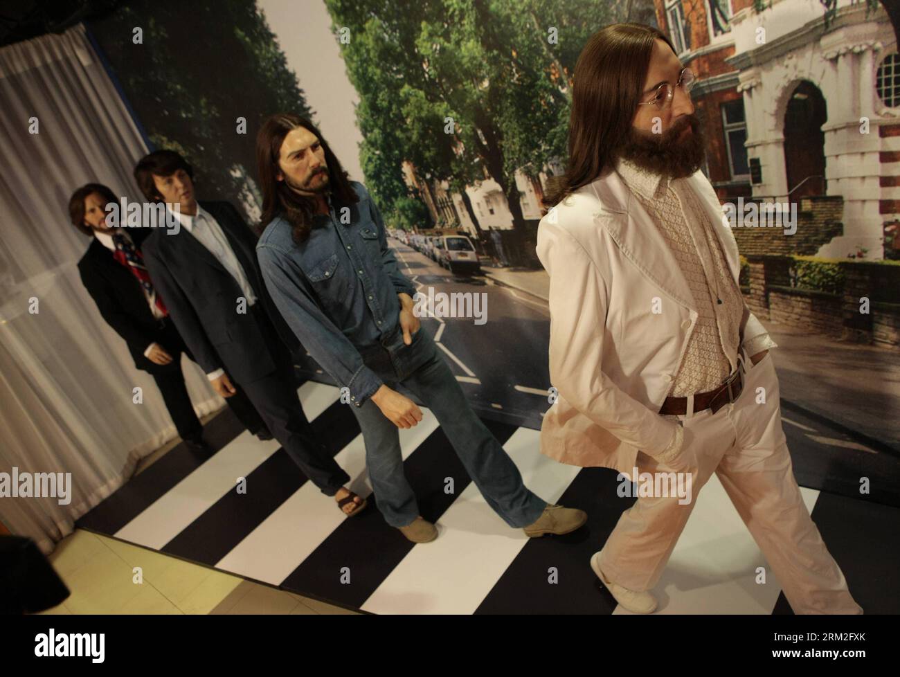 Bildnummer: 59820379 Datum: 12.06.2013 Copyright: imago/Xinhua le figure di cera dei Beatles sono esposte per celebrare il 50° anniversario del loro primo LP, al Madame Tussauds di Washington D.C., capitale degli Stati Uniti, 12 giugno 2013. (Xinhua/Fang Zhe) (zw) U.S.-WASHINGTON D.C.-BEATLES-WAX PUBLICATIONxNOTxINxCHN Gesellschaft Entertainment Wachsfigur Jubilaeum Beatles Premiumd x0x xrj 2013 quer 59820379 Data 12 06 2013 Copyright Imago XINHUA le statue di CERA dei Beatles sono esposte per celebrare il 50° anniversario del loro primo LP AL Madame Tussauds di Washington D C capitale dell'unità Foto Stock