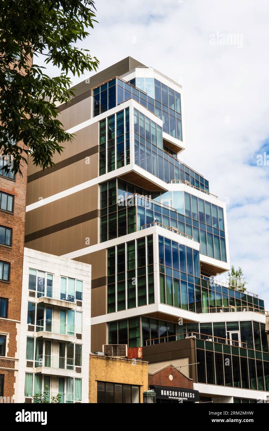 Il 799 Broadway è un moderno edificio per uffici situato nell'East Village di New York City, USA 2023 Foto Stock