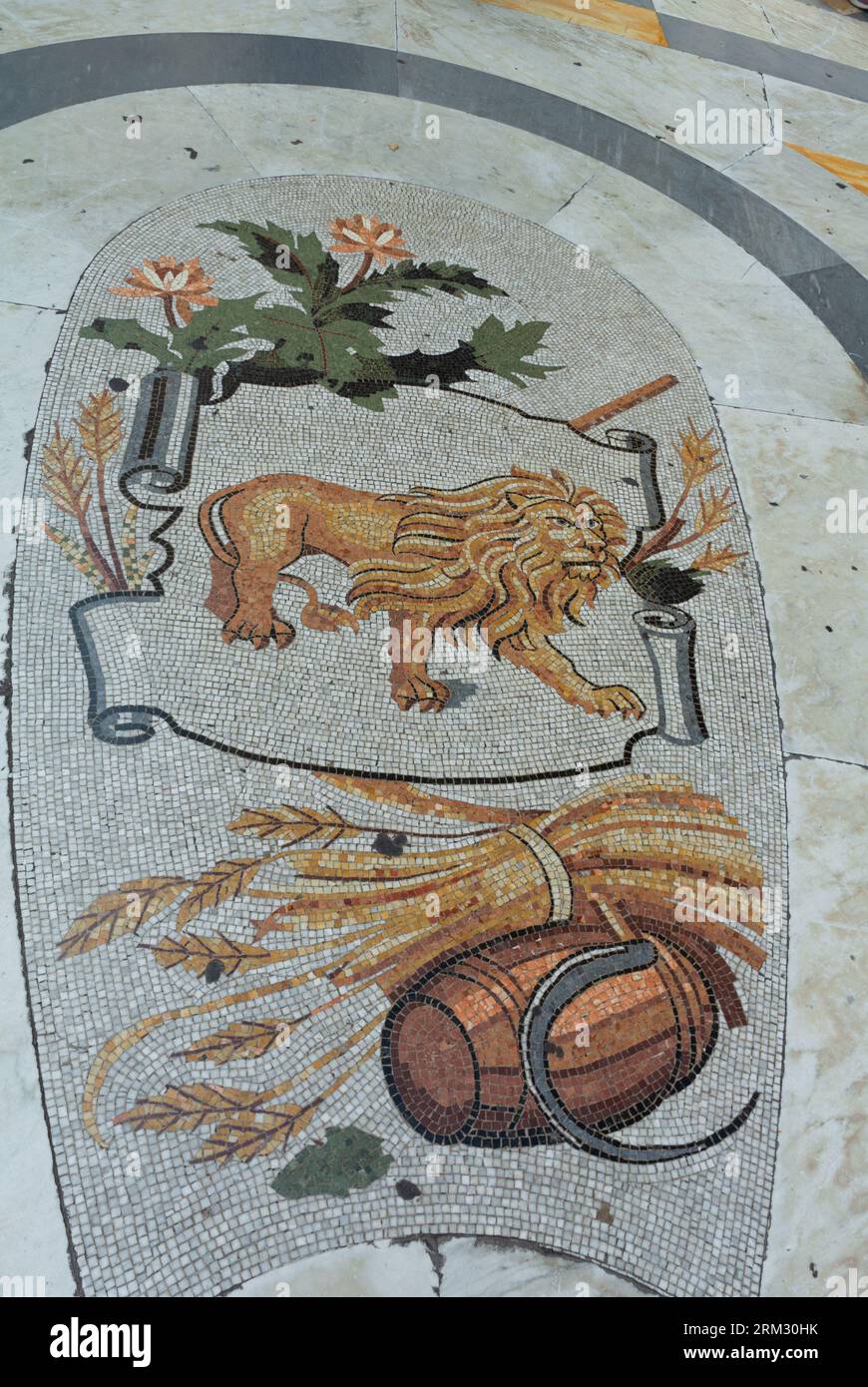 Napoli, Italia, l'arte del mosaico con segno zodiacale del leone alla Galleria Umberto I.. Foto Stock