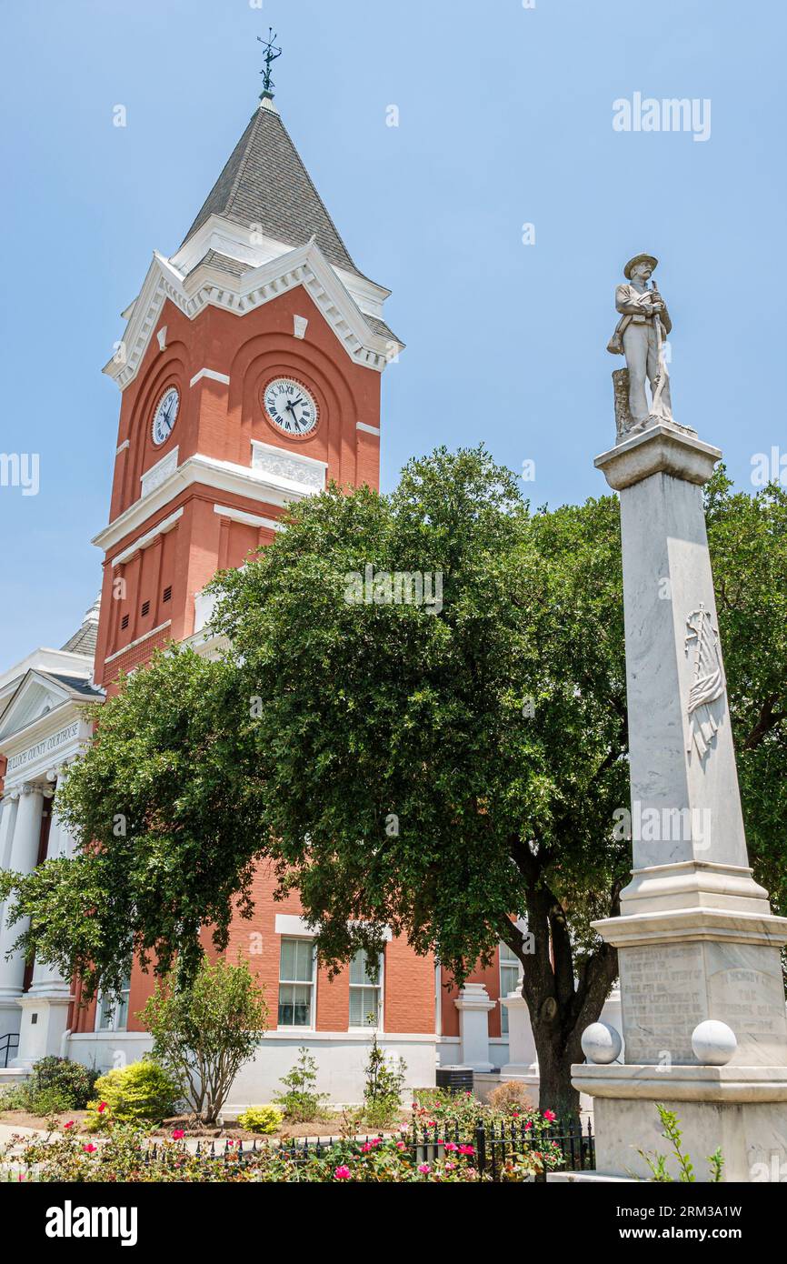 Statesboro, Georgia, tribunale della contea di Bulloch, monumento commemorativo ai soldati confederati dedicato alla guerra civile, esterno, ingresso frontale dell'edificio Foto Stock