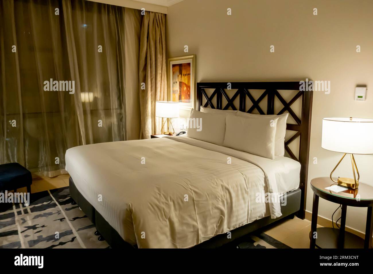 Camera da letto nei Marriott Executive Apartments Bahrain Foto Stock