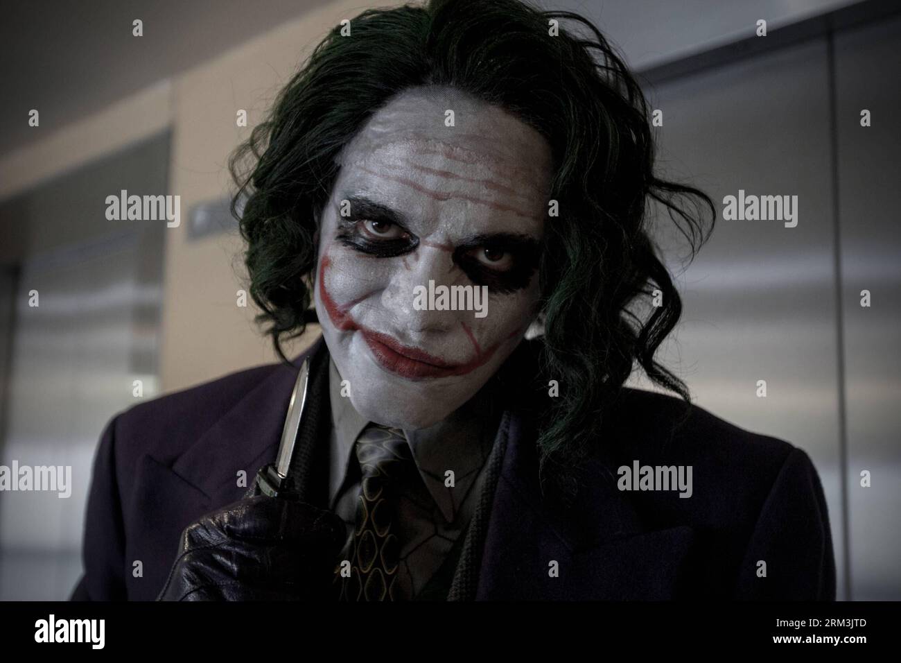 Bildnummer: 60213958 Datum: 26.07.2013 Copyright: imago/Xinhua (130726) - CITTÀ DEL MESSICO, 26 luglio 2013 (Xinhua) - Un uomo caratterizzato come il Joker partecipa alla la Mole Comic con International Exhibition, a città del Messico, capitale del Messico, il 26 luglio 2013. (Xinhua/Alejandro Ayala) (itm) (py) CITTÀ DEL MESSICO-MESSICO-ENTERTAINMENT-EXHIBITION PUBLICATIONxNOTxINxCHN Entertainment Kurios xdp x2x premiumd 2013 quer o0 messe, Comic Comicmesse, Kostüm 60213958 Data 26 07 2013 Copyright Imago XINHUA città del Messico luglio 26 2013 XINHUA un uomo caratterizzato come il Joker partecipa a la Mole Co Foto Stock