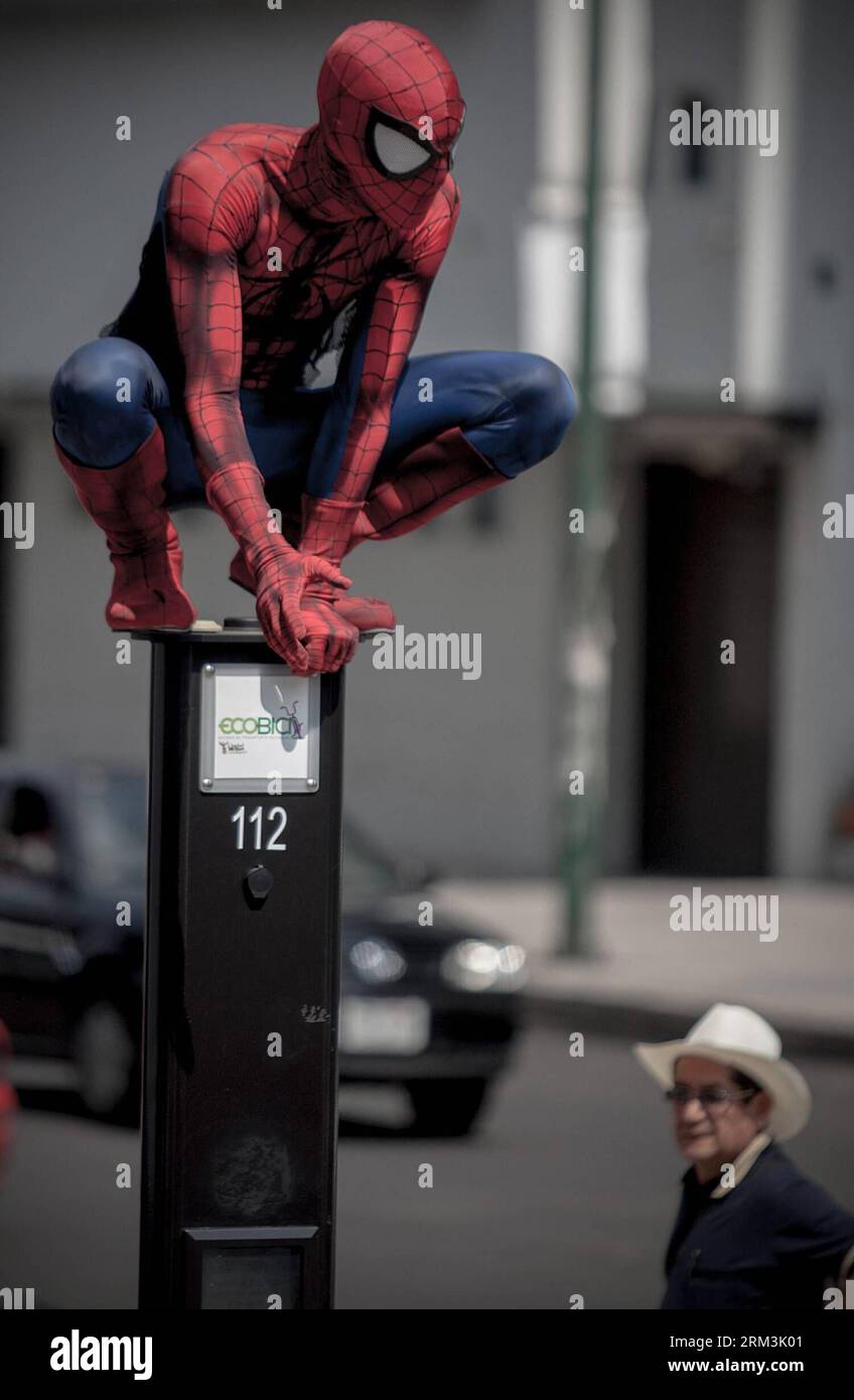 Bildnummer: 60213959 Datum: 26.07.2013 Copyright: imago/Xinhua (130726) - CITTÀ DEL MESSICO, 26 luglio 2013 (Xinhua) - Un uomo caratterizzato come Spiderman partecipa alla la Mole Comic con International Exhibition, a città del Messico, capitale del Messico, il 26 luglio 2013. (Xinhua/Alejandro Ayala) (itm) (py) CITTÀ DEL MESSICO-MESSICO-ENTERTAINMENT-EXHIBITION PUBLICATIONxNOTxINxCHN Entertainment Kurios xdp x2x premiumd 2013 hoch o0 messe, Comic Comicmesse, Kostüm 60213959 Data 26 07 2013 Copyright Imago XINHUA città del Messico luglio 26 2013 XINHUA un uomo caratterizzato come Spiderman partecipa a la Mole Co Foto Stock