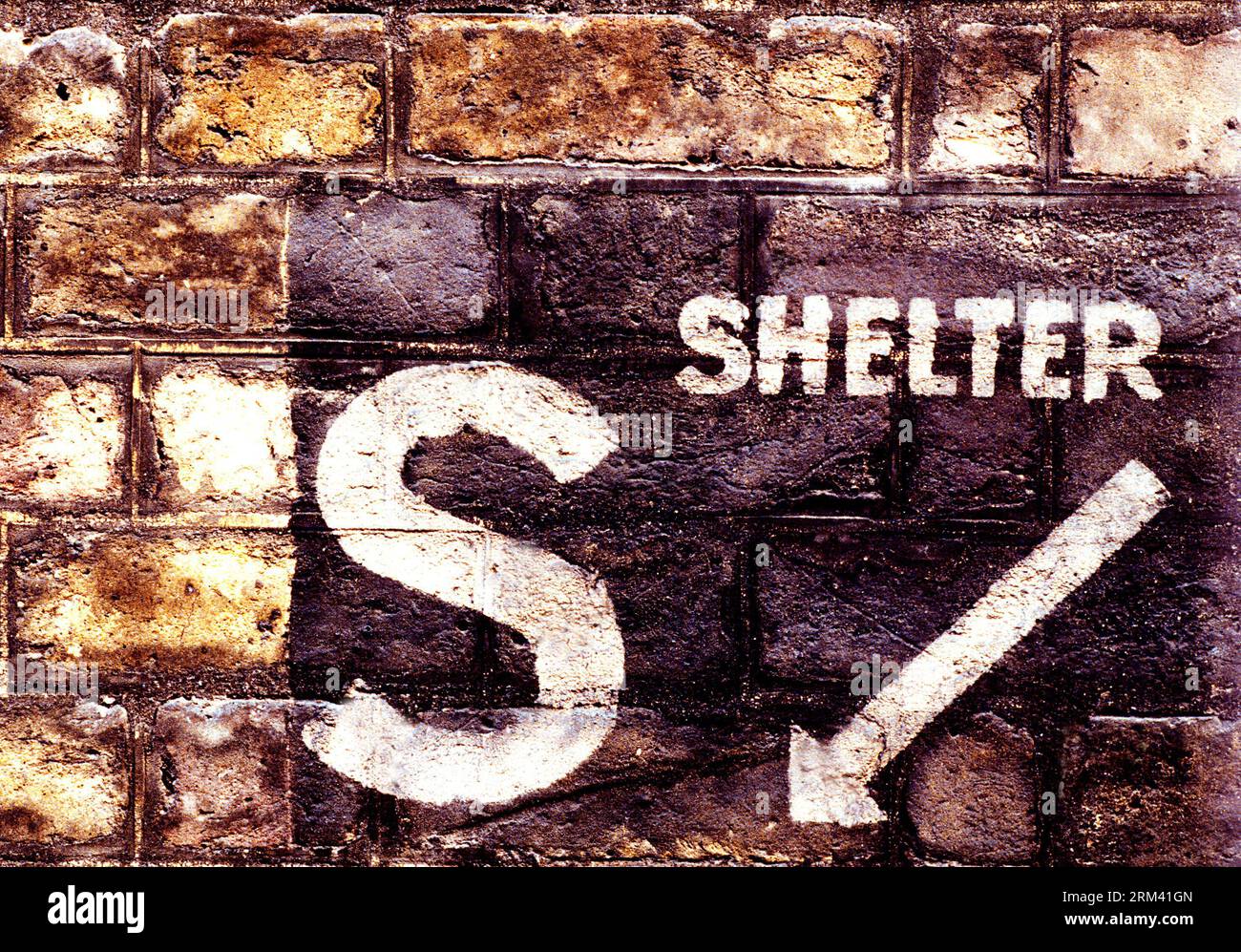 Air RAID Shelter, cartello, segnaletica, cimeli della seconda Guerra Mondiale, Lord North Street, Londra, Inghilterra, Regno Unito Foto Stock