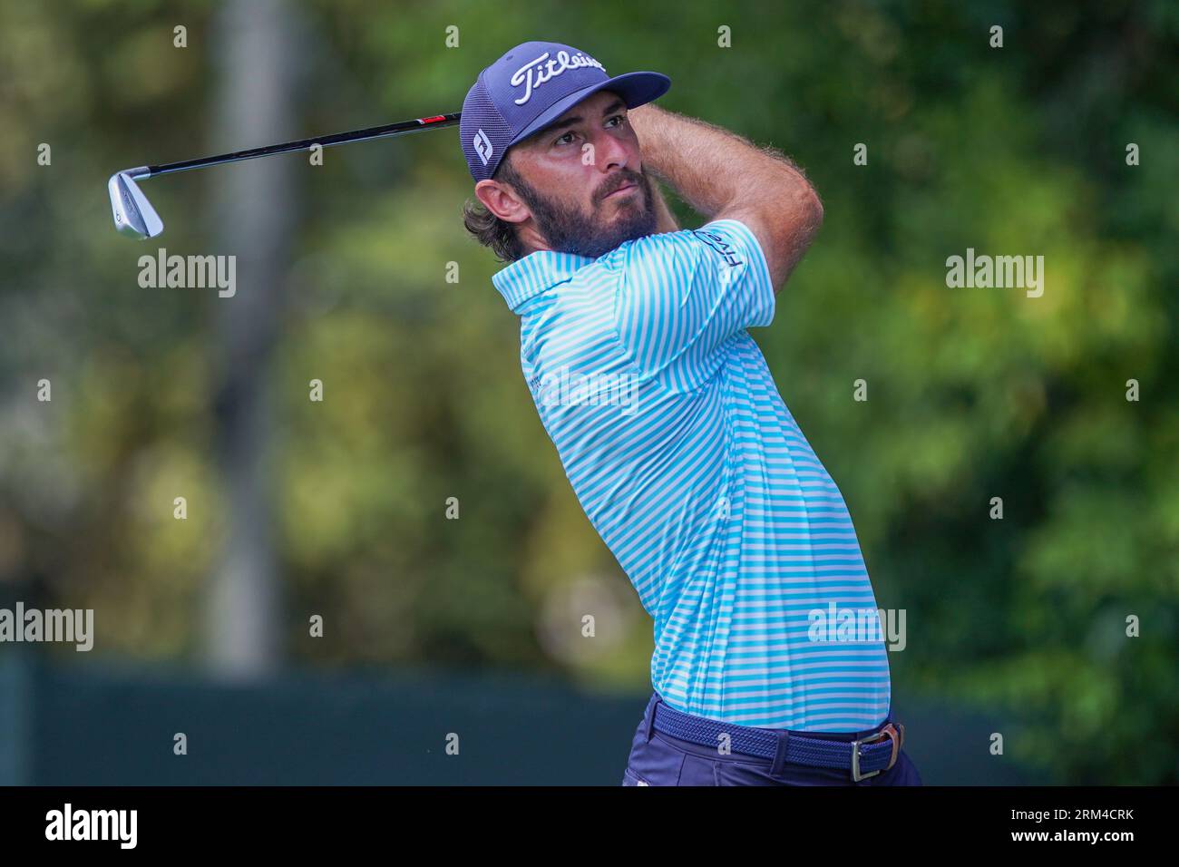 Atlanta, Georgia, USA. 26 agosto 2023. Max Homa si allontana dalla 2a buca durante il terzo round del campionato del TOUR all'East Lake Golf Club. (Immagine di credito: © Debby Wong/ZUMA Press Wire) SOLO USO EDITORIALE! Non per USO commerciale! Crediti: ZUMA Press, Inc./Alamy Live News Foto Stock