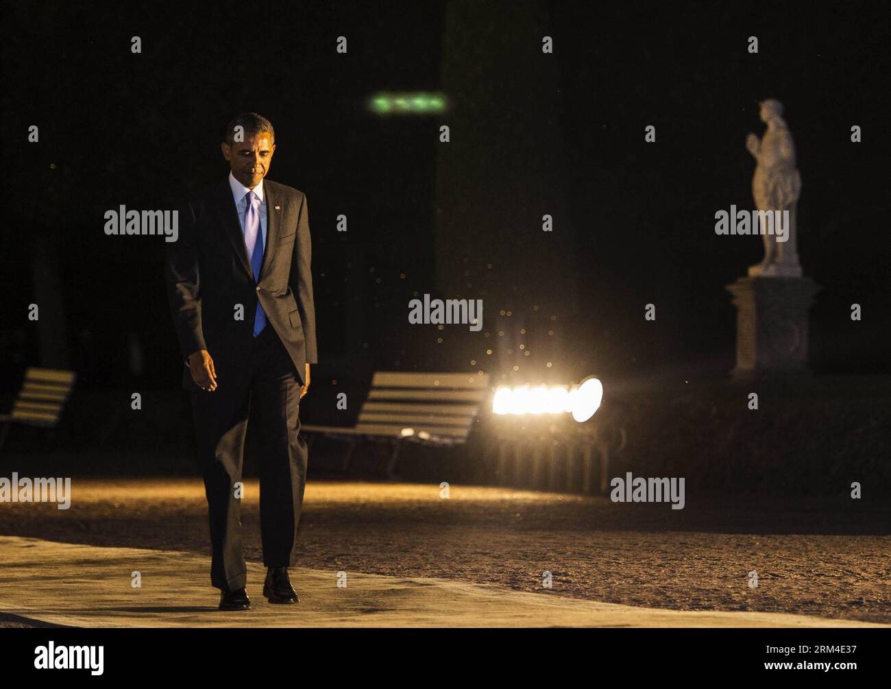 Bildnummer: 60441236 Datum: 05.09.2013 Copyright: imago/Xinhua (130906) - SAN PIETROBURGO , 6 settembre 2013 (Xinhua) - il presidente degli Stati Uniti Barack Obama arriva per una cena di lavoro durante il vertice del G20 a San Pietroburgo, in Russia, il 5 settembre 2013. (Xinhua/li Tao) RUSSIA-SAN PIETROBURGO-G20-SUMMIT PUBLICATIONxNOTxINxCHN People Politik G20 G 20 Gipfel Weltwirtschaftsgipfel xns x0x 2013 quer 60441236 Data 05 09 2013 Copyright Imago XINHUA San Pietroburgo 6 settembre 2013 XINHUA il presidente degli Stati Uniti Barack Obama arriva per una cena di lavoro durante il vertice del G20 a San Pietroburgo in Russia A settembre Foto Stock