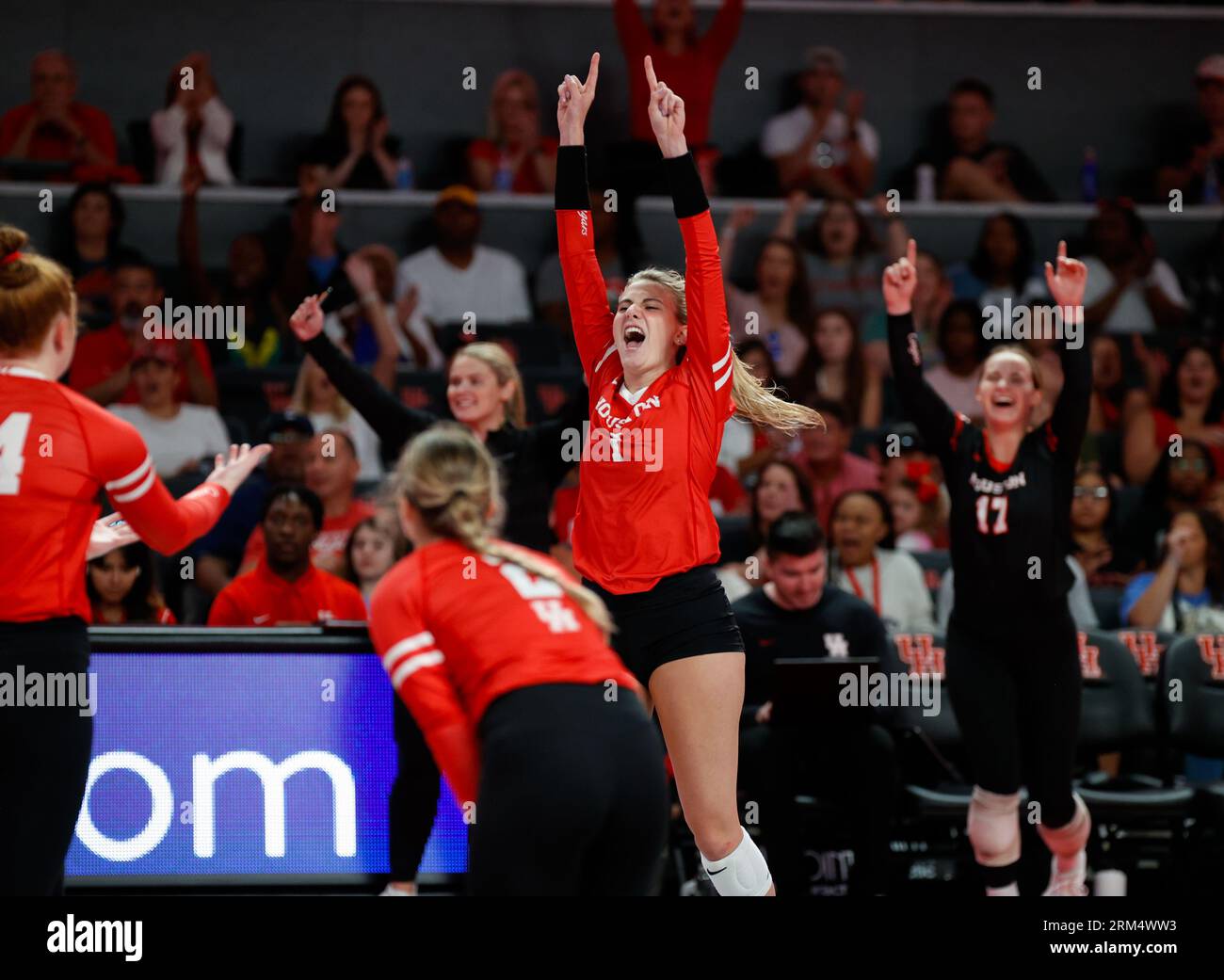 26 agosto 2023: Il setter di Houston Morgan Janda (1) celebra un punto durante una partita di pallavolo NCAA tra Houston e Southern Miss il 26 agosto 2023 a Houston. (Immagine di credito: © Scott Coleman/ZUMA Press Wire) SOLO USO EDITORIALE! Non per USO commerciale! Crediti: ZUMA Press, Inc./Alamy Live News Foto Stock