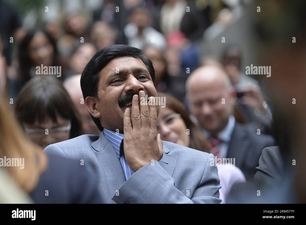 Bildnummer: 60590783 Datum: 11.10.2013 Copyright: imago/Xinhua WASHINGTON D.C., (Xinhua) -- Ziauddin Yousafzai, padre di Malala Yousafzai, un'attivista pakistana di sedici anni sopravvissuta a un attacco talebano, partecipa a un evento della giornata internazionale della ragazza presso la sede della Banca Mondiale durante le riunioni annuali del gruppo della Banca Mondiale-FMI del 2013 a Washington D.C., capitale degli Stati Uniti, . (Xinhua/Zhang Jun) US-WASHINGTON-WORLD BANK-PAKISTAN-MALALA PUBLICATIONxNOTxINxCHN Gesellschaft Politik People PK premiumd x0x xrj 2013 quer 60590783 Data 11 10 2013 Copyright Imago XINHUA Washington Foto Stock