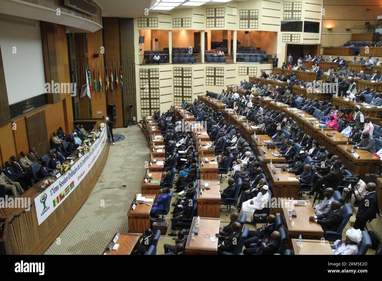 Bildnummer: 60635028 Datum: 24.10.2013 Copyright: imago/Xinhua (131024) -- DAKAR, 24 ottobre 2013 (Xinhua) -- i delegati partecipano alla XVII sessione ordinaria dell'Unione economica e monetaria dell'Africa occidentale (UEMOA) a Dakar, capitale del Senegal, 24 ottobre 2013. La sessione è iniziata qui giovedì. (Xinhua/Tai Jianqiu) SENEGAL-DAKAR-UEMOA-SESSION PUBLICATIONxNOTxINxCHN People Politik x0x xkg 2013 quer 60635028 Data 24 10 2013 Copyright Imago XINHUA Dakar OCT 24 2013 delegati XINHUA partecipano alla XVII sessione ordinaria dell'Unione economica e monetaria dell'Africa OCCIDENTALE a Dakar capitale di S Foto Stock