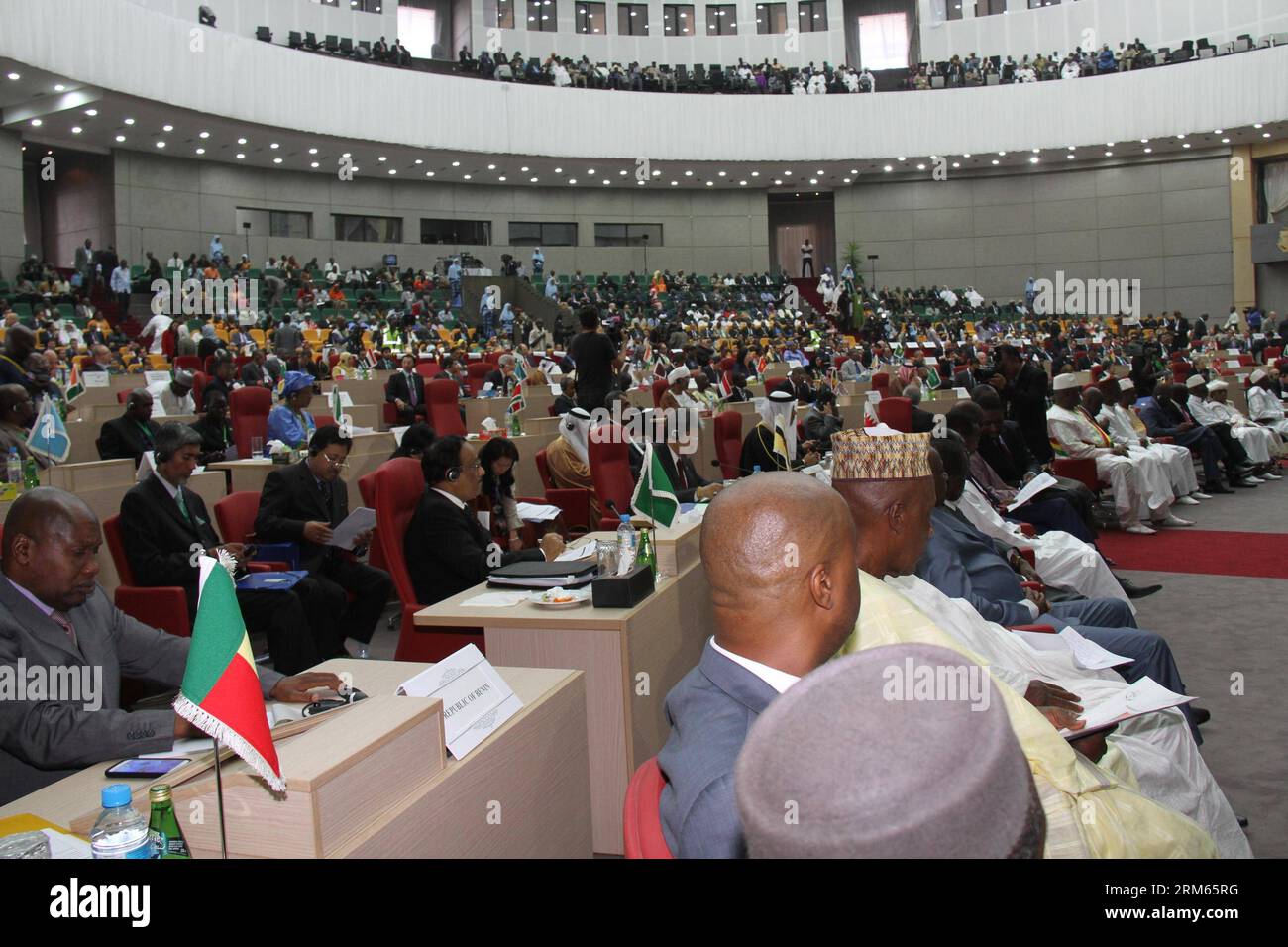 Bildnummer: 60812966 Datum: 09.12.2013 Copyright: imago/Xinhua (131210) -- CONAKRY, 9 dicembre 2013 (Xinhua) -- l'Organizzazione della cooperazione islamica tiene un Consiglio dei ministri degli Esteri di tre giorni riunito nella capitale guineana Conakry il 9 dicembre 2013. (Xinhua/Hao wangle) (yc) GUINEA-CONAKRY-MUSLIM BLOC-CONFERENCE PUBLICATIONxNOTxINxCHN Gesellschaft x2x xkg 2013 quer o0 Organisation für Islamische Zusammenarbeit OIC Treffen Außenminister Außenministertreffen Foto Stock