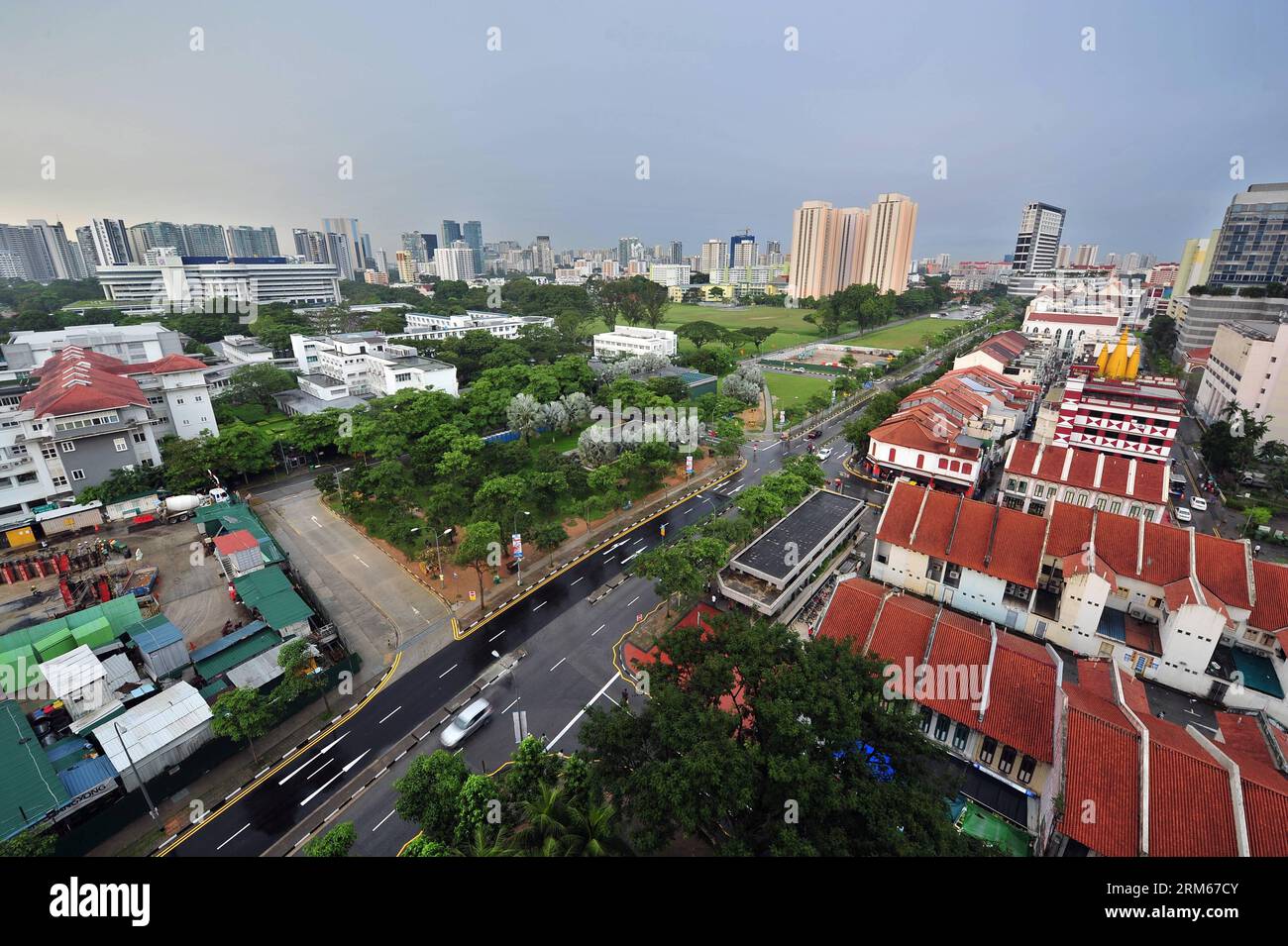 Bildnummer: 60832612 Datum: 15.12.2013 Copyright: imago/Xinhua (131215) -- SINGAPORE, 15 dicembre 2013 (Xinhua) -- la foto scattata il 15 dicembre 2015 mostra un corso di corsa tranquillo e pacifico Rd dall'alloggio pubblico di Tekka a Singapore. Il governo di Singapore ha sospeso la vendita e il consumo di bevande alcoliche nella zona di Little India dal 14 al 15 dicembre. (Xinhua/Then Chih Wey) SINGAPORE-LITTLE INDIA-BAN PUBLICATIONxNOTxINxCHN xns x0x 2013 quer Foto Stock
