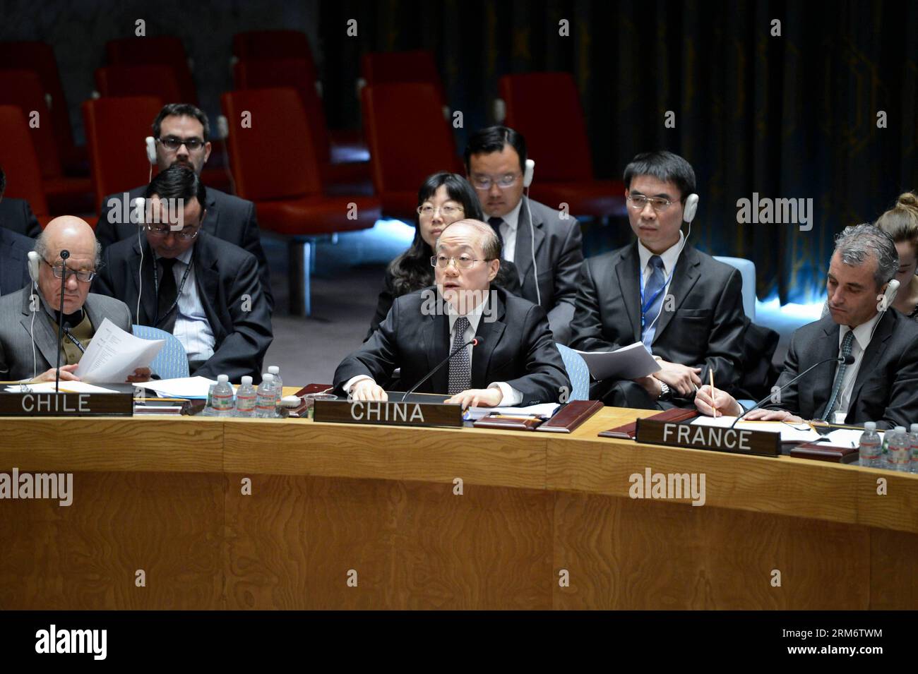 (140129) -- New York, 29 gennaio 2014 (Xinhua) -- Liu Jieyi (C), rappresentante permanente della Cina presso le Nazioni Unite, parla durante un dibattito aperto del Consiglio di sicurezza sulla guerra, le sue lezioni e la ricerca di una pace permanente, presso la sede delle Nazioni Unite a New York, il 29 gennaio 2014. La Cina, la Corea del Sud e la Repubblica democratica popolare di Corea (RPDC) hanno fatto saltare in aria la recente visita del primo ministro giapponese Shinzo Abe al famigerato Santuario Yasukuni al dibattito aperto del Consiglio di sicurezza delle Nazioni Unite mercoledì. (Xinhua/Niu Xiaolei) (lyx) un-NEW YORK-OPEN DEBATE-ABE S SHRINE VISIT PUBLICATIONxNOTxINxCHN New York Ja Foto Stock