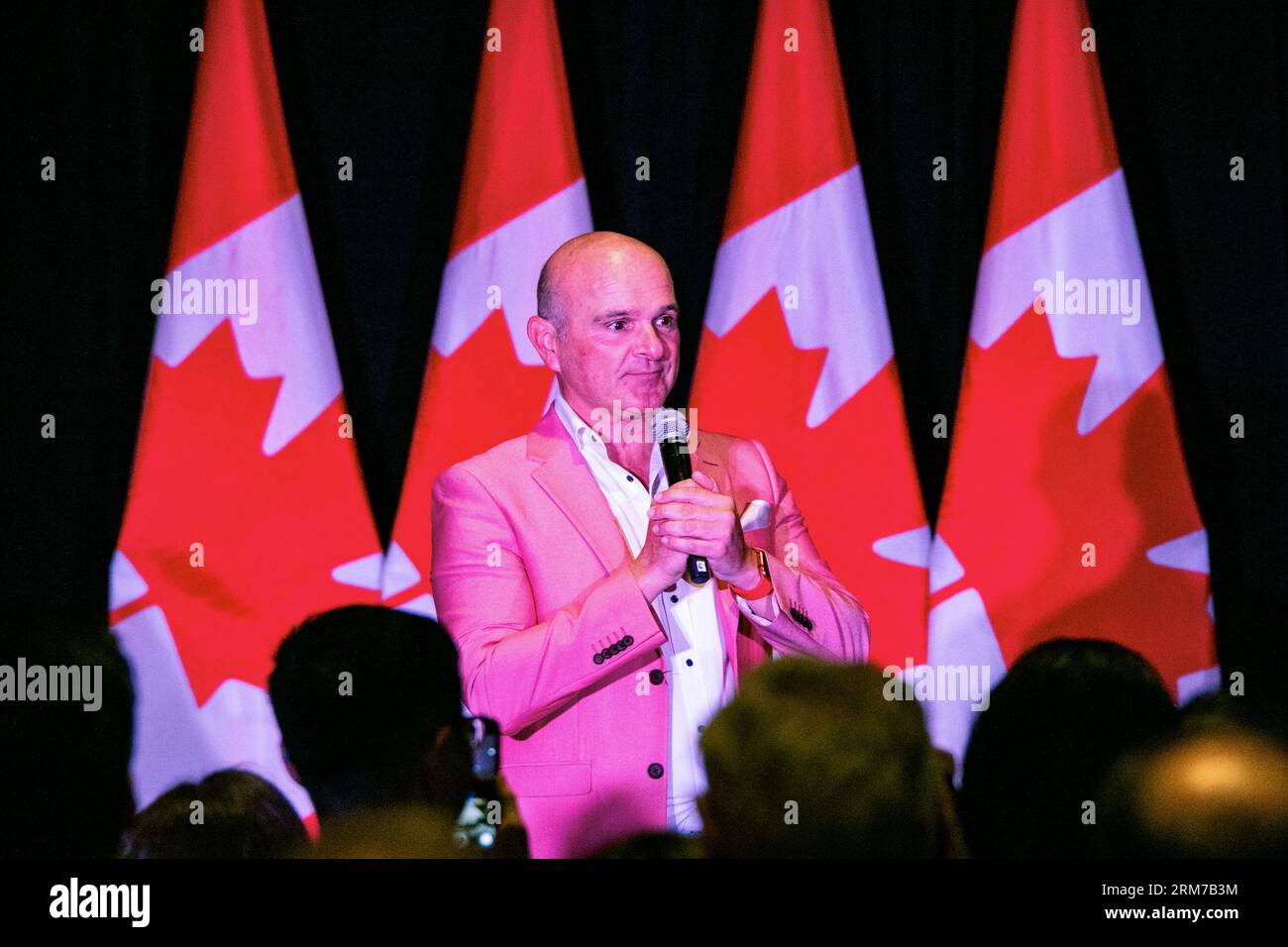 Edmonton, Canada. 26 agosto 2023. L'onorevole Randy Boissonnault si rivolge ai sostenitori del Partito Liberale del Canada in un evento privato a Sir Winston Churchill Square. Credito: SOPA Images Limited/Alamy Live News Foto Stock