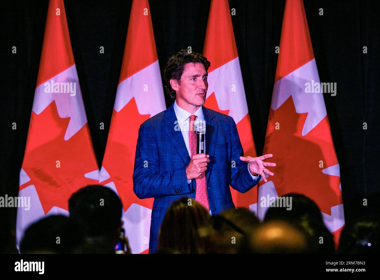 Edmonton, Canada. 26 agosto 2023. Il primo ministro canadese, onorevole Justin Trudeau, si rivolge ai sostenitori del Partito Liberale del Canada in un evento privato a Sir Winston Churchill Square. (Foto di Ron Palmer/SOPA Images/Sipa USA) credito: SIPA USA/Alamy Live News Foto Stock