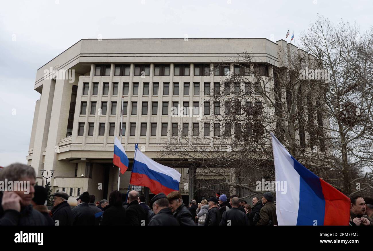 (140302) -- SIMFEROPOL, 2 marzo 2014 (Xinhua) -- i sostenitori pro-Russia partecipano a un raduno pro-Russia a Simferopol, capitale della Repubblica di Crimea dell'Ucraina, il 2 marzo 2014.(Xinhua/Jia Yuchen) (zjl) UCRAINA-CRIMEA-SIMFEROPOL-RALLY-RUSSIA PUBLICATIONxNOTxINxCHN Simferopol 2 marzo 2014 i sostenitori di XINHUA pro Russia partecipano a un Rally pro Russia a Simferopol capitale della Repubblica di Crimea Ucraina IL 2 marzo 2014 XINHUA Jia Yuchen Ucraina Crimea Simferopol Rally Russia PUBLICATIONXNOTXINXCHN Foto Stock