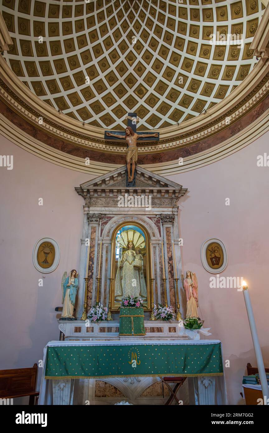 La chiesa di San Rocco, conosciuta come la Madonna del Carmine, si trova a Scanno. È anche chiamata la Madonna del Carmine, perché dal 1784 ha b Foto Stock