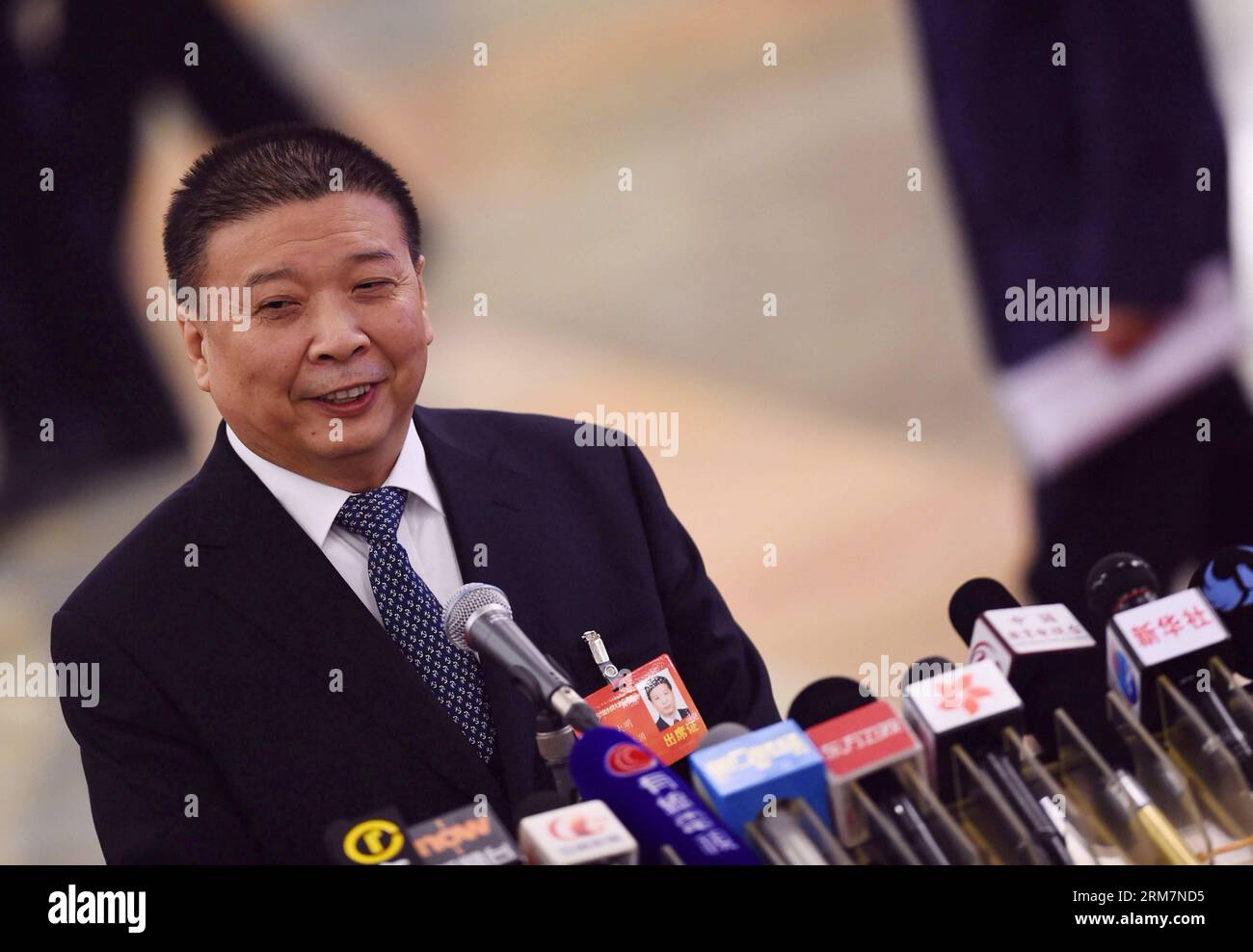 (140310) -- PECHINO, 10 marzo 2014 (Xinhua) -- il ministro cinese della terra e delle risorse Jiang Daming riceve un'intervista presso la grande sala del popolo a Pechino, capitale della Cina, 10 marzo 2014. Jiang ha detto che il ministero dei terreni e delle risorse (MLR) e il ministero degli alloggi e dello sviluppo urbano-rurale (MOHURD) avrebbero congiuntamente represso la costruzione e le vendite di alloggi con diritti di proprietà limitati. (Xinhua/Jin Liangkuai) (zkr) (DUE SESSIONI) CINA-PECHINO-INTERVISTA-JIANG DAMING-LIMITED PROPERTY RIGHTS (CN) PUBLICATIONxNOTxINxCHN Pechino 10 marzo 2014 XINHUA Chinese Minister of Country and Reso Foto Stock